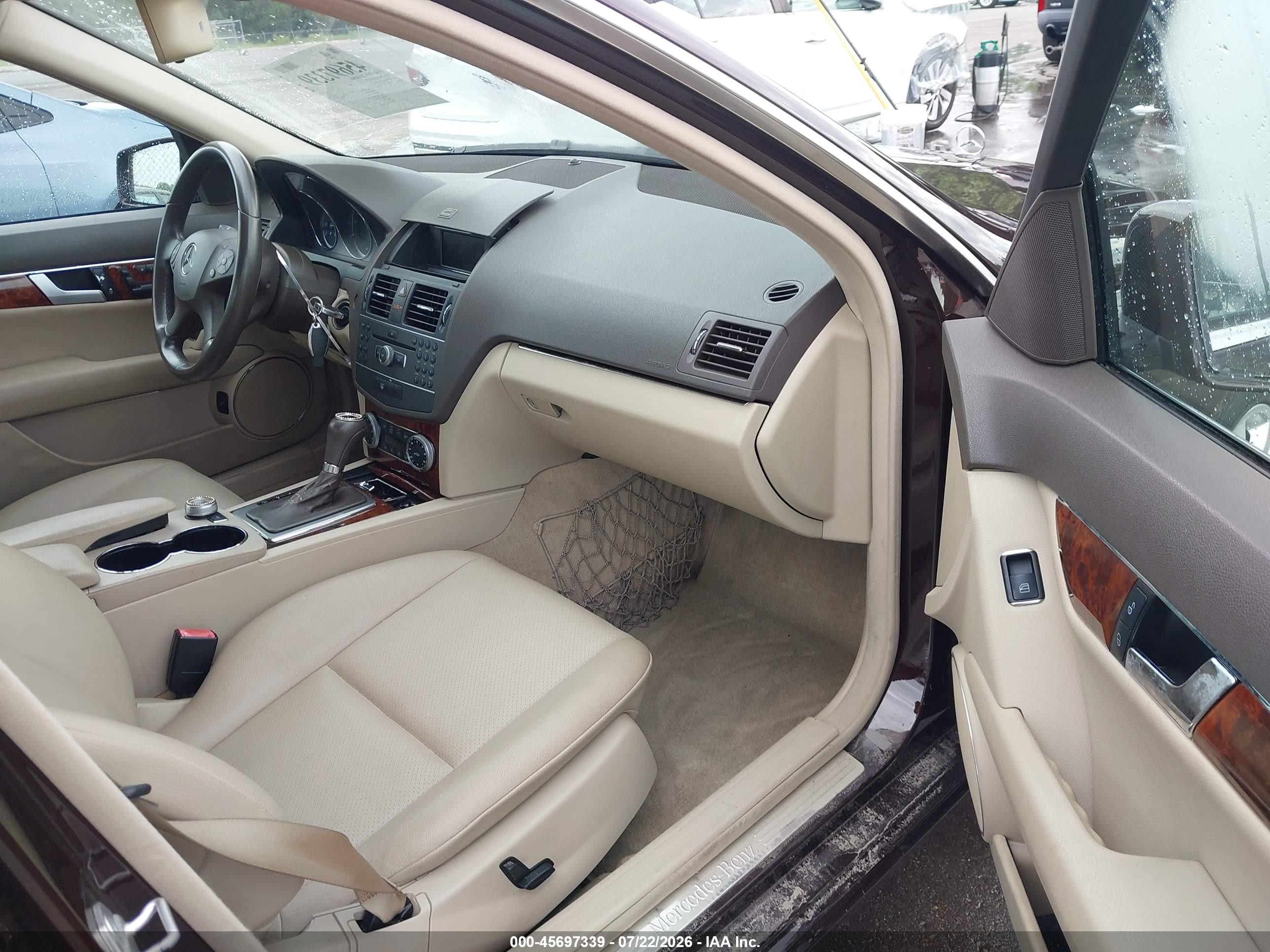 2011 Mercedes-benz C 300 Luxury/sport Коричневый vin: WDDGF5EB1BA495400