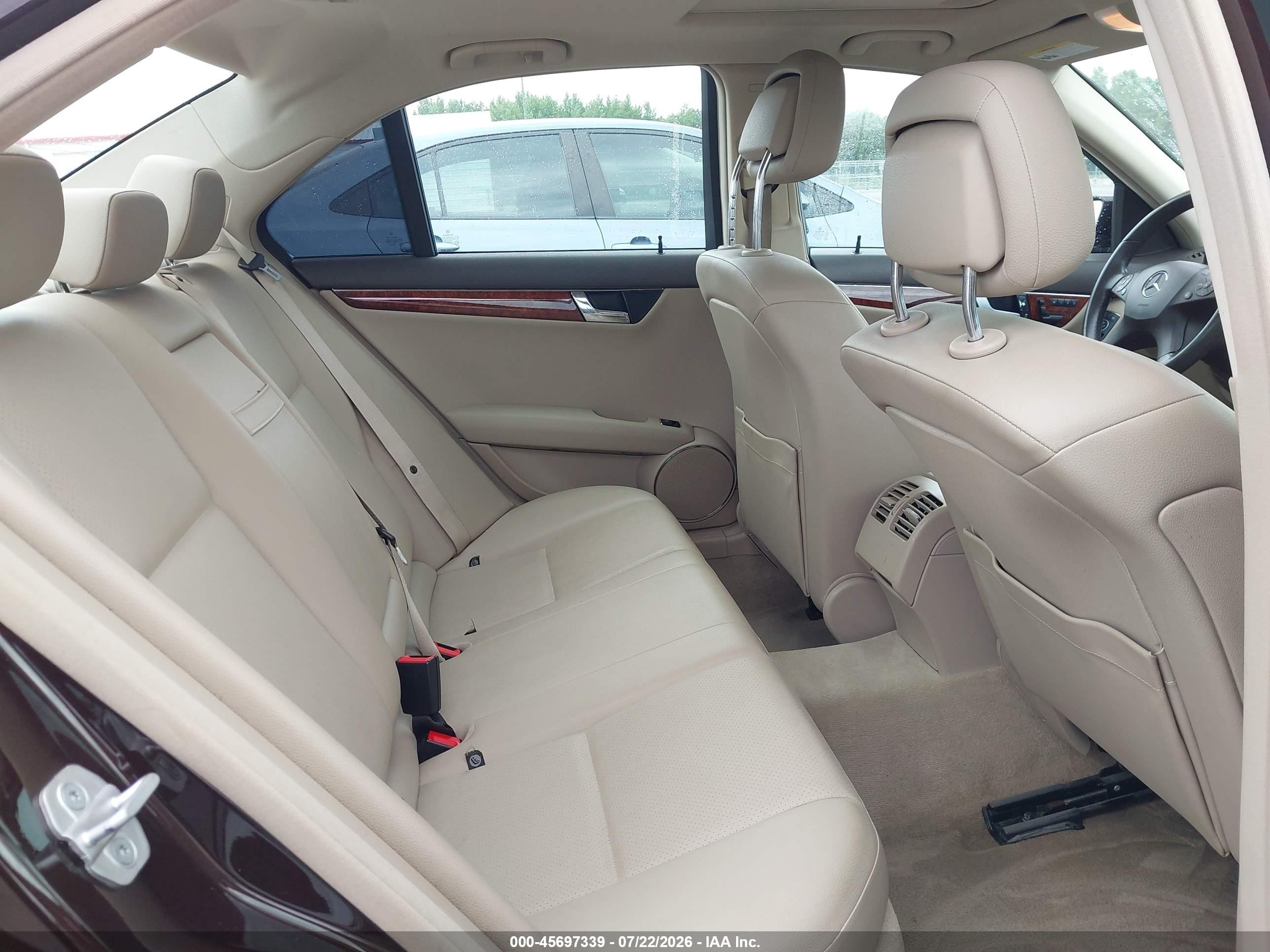 2011 Mercedes-benz C 300 Luxury/sport Коричневый vin: WDDGF5EB1BA495400