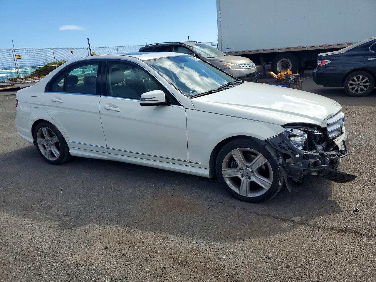 2011 Mercedes-benz C 300 White vin: WDDGF5EB1BA510848