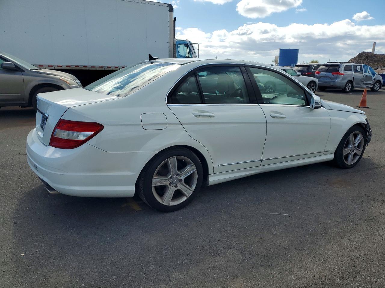 2011 Mercedes-benz C 300 White vin: WDDGF5EB1BA510848