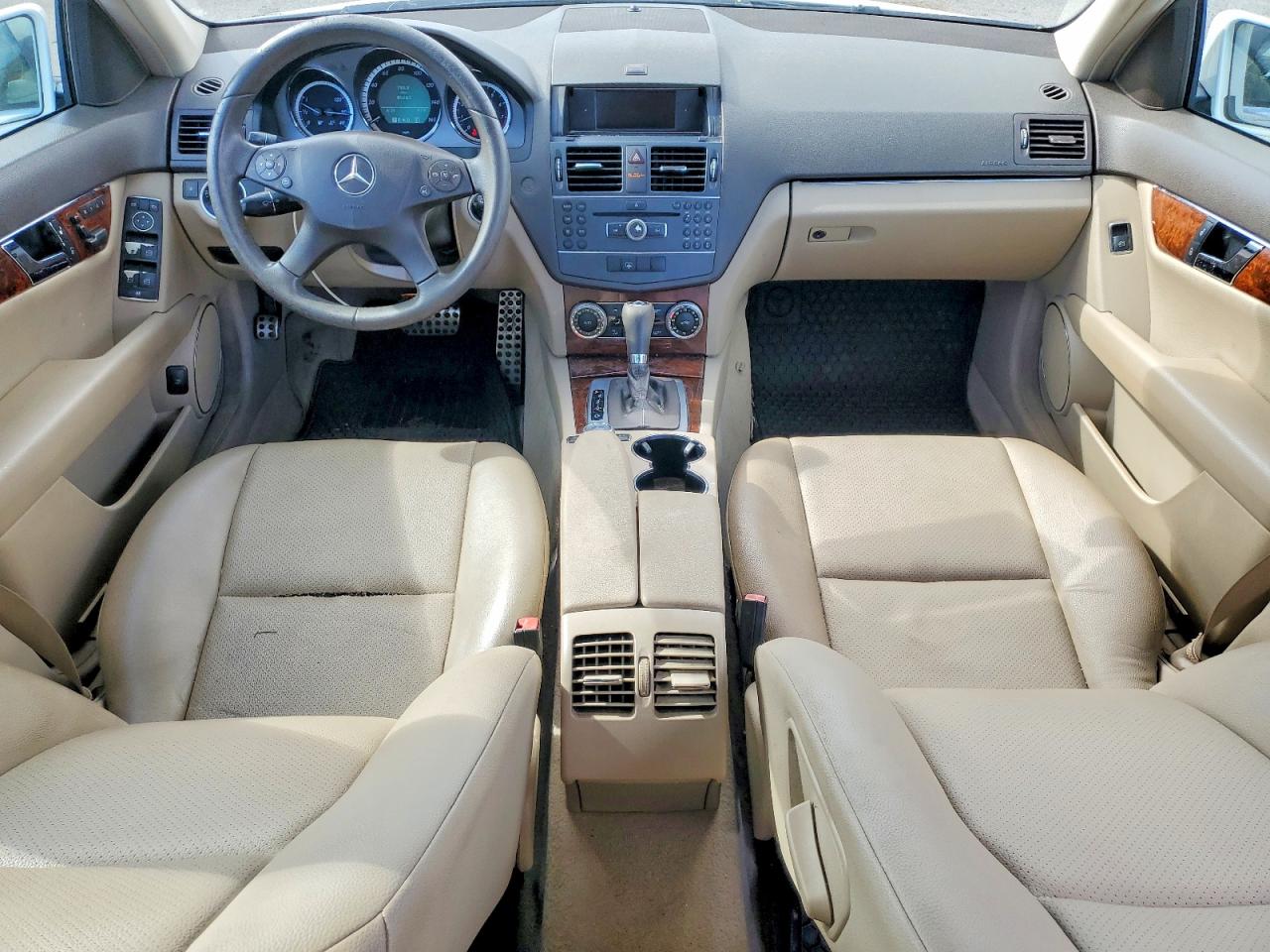 2011 Mercedes-benz C 300 White vin: WDDGF5EB1BA510848