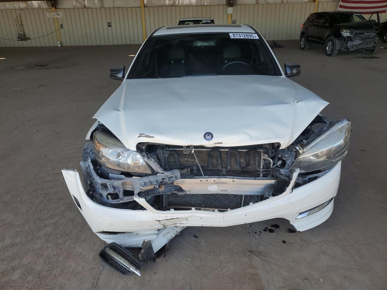 2011 Mercedes-benz C 300 Белый vin: WDDGF5EB1BA526922