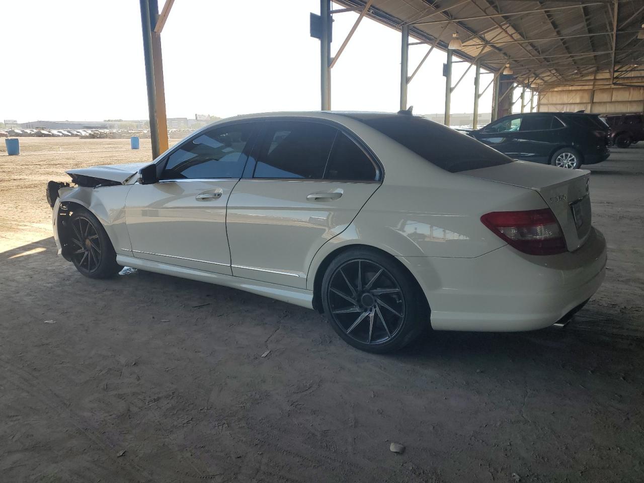 2011 Mercedes-benz C 300 Белый vin: WDDGF5EB1BA526922