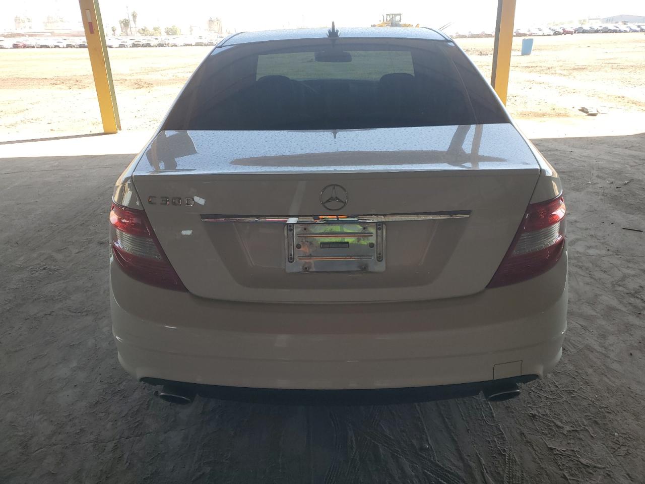 2011 Mercedes-benz C 300 Белый vin: WDDGF5EB1BA526922