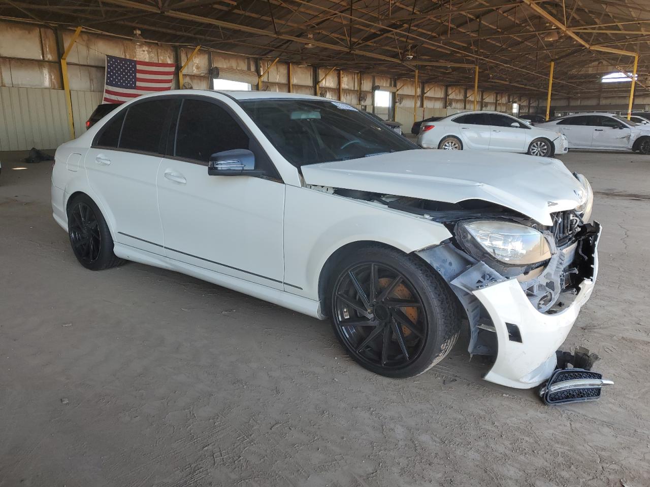 2011 Mercedes-benz C 300 Белый vin: WDDGF5EB1BA526922