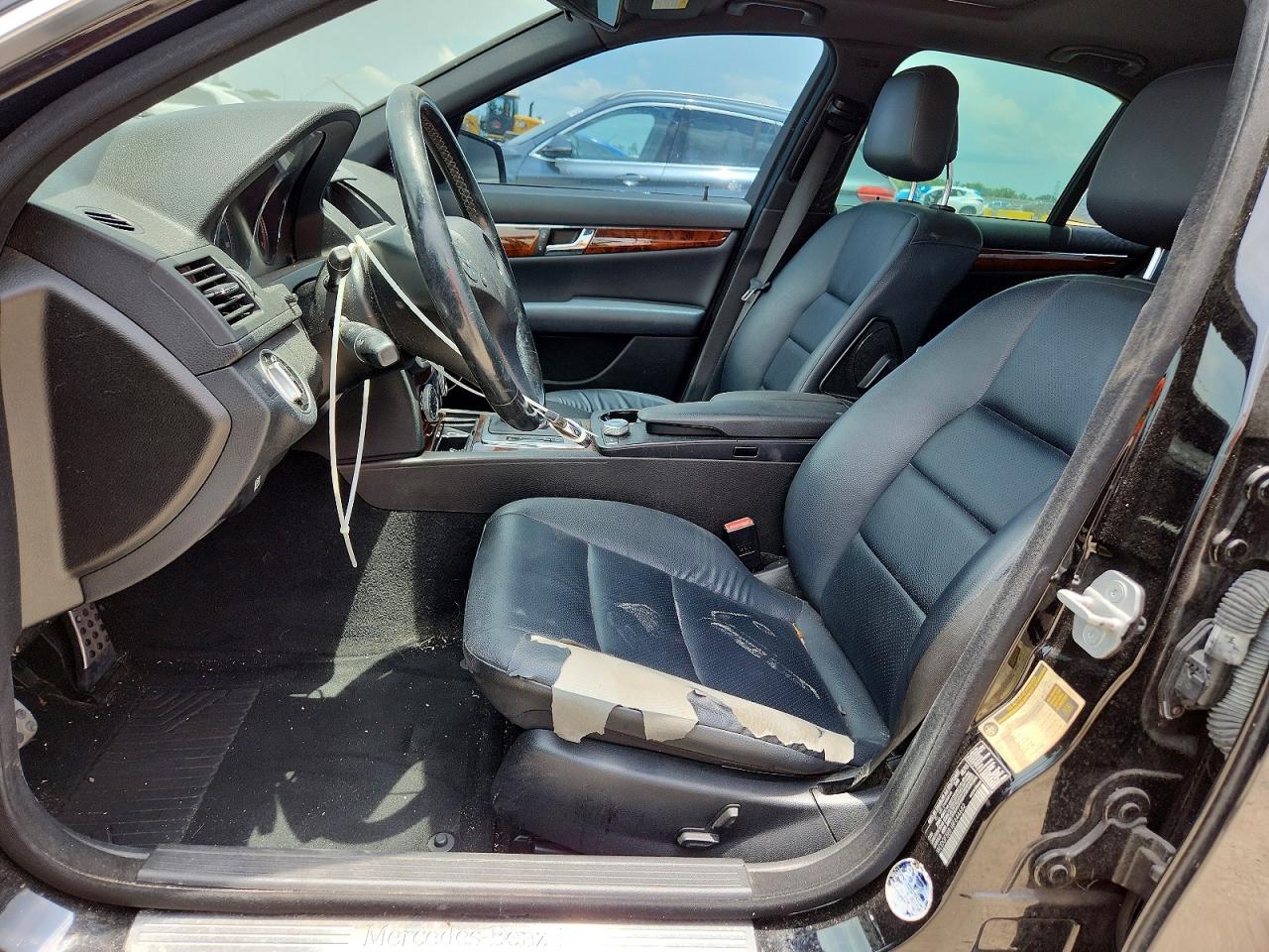 2011 Mercedes-benz C 300 Черный vin: WDDGF5EB1BF644682