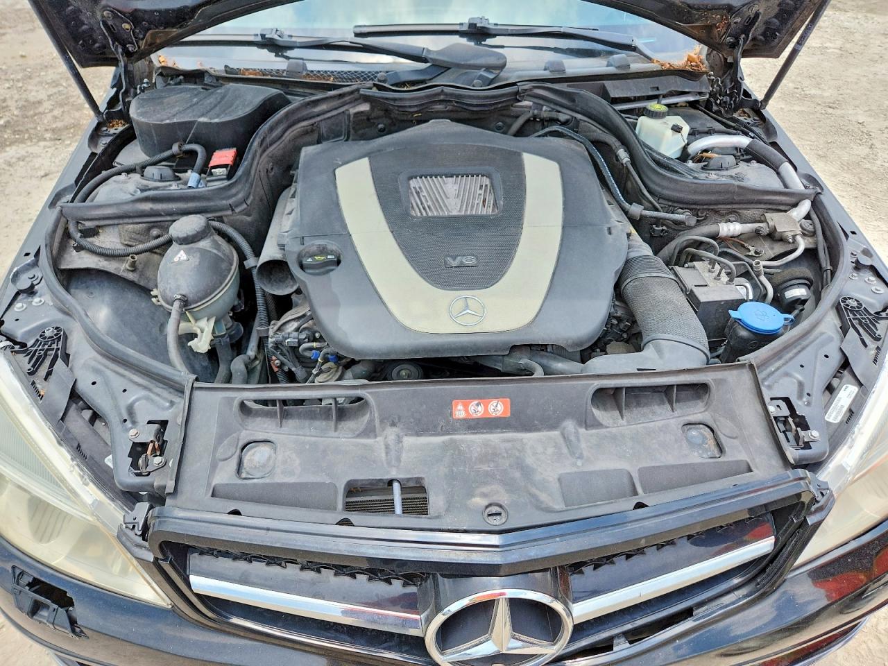 2011 Mercedes-benz C 300 Черный vin: WDDGF5EB1BF644682