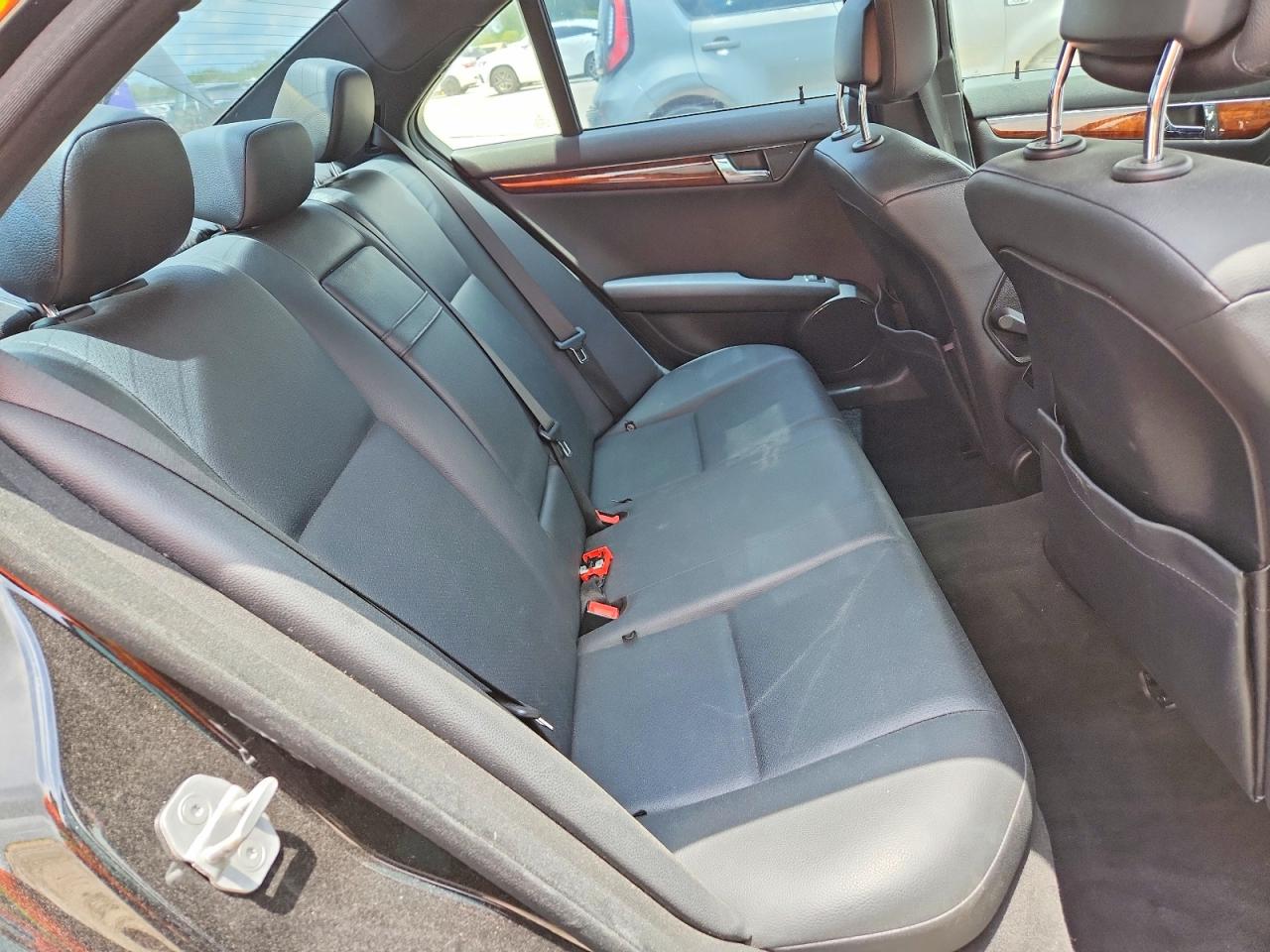 2011 Mercedes-benz C 300 Черный vin: WDDGF5EB1BF644682