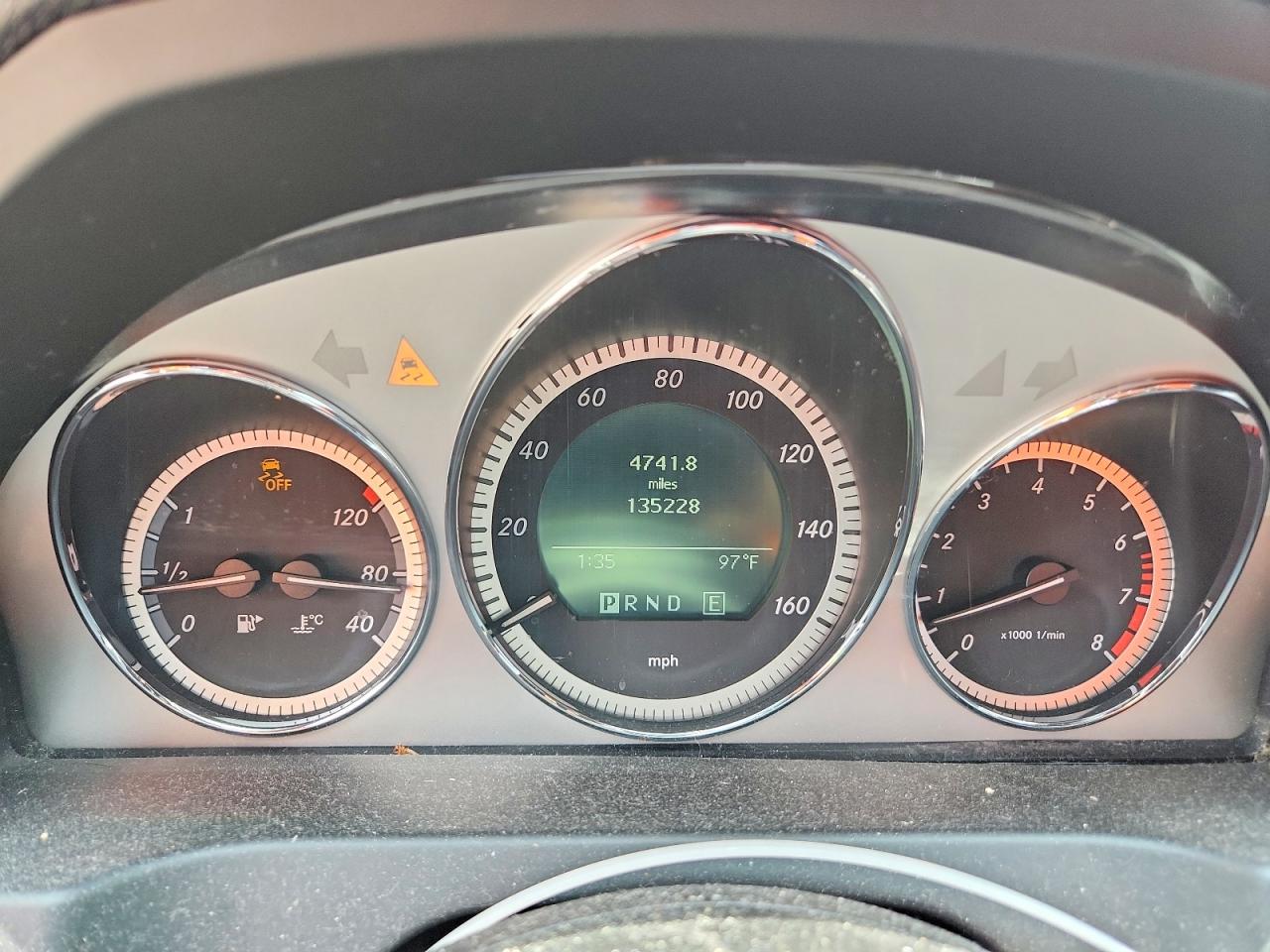 2011 Mercedes-benz C 300 Черный vin: WDDGF5EB1BF644682