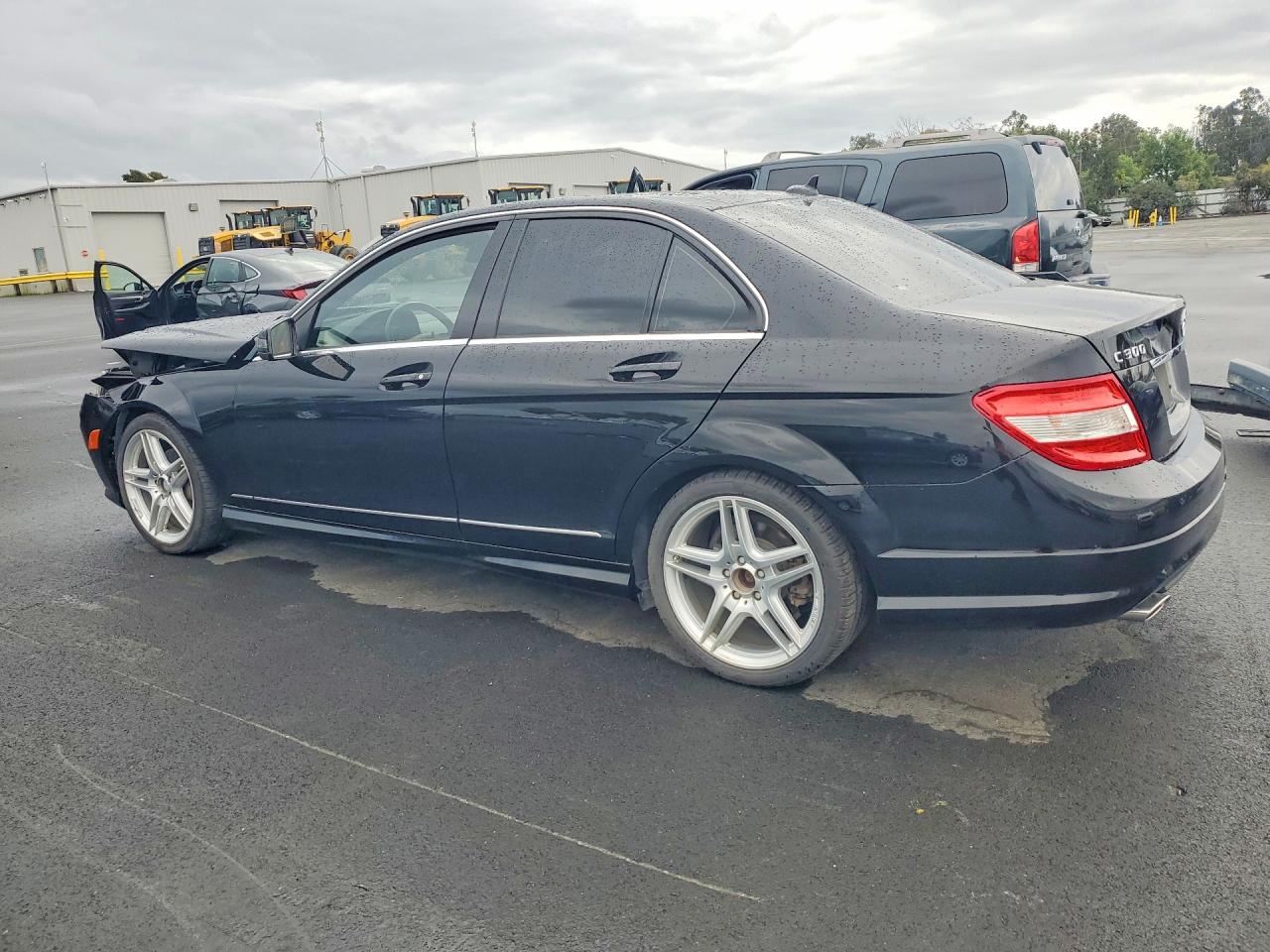 2011 Mercedes-benz C 300 Black vin: WDDGF5EB1BR134508