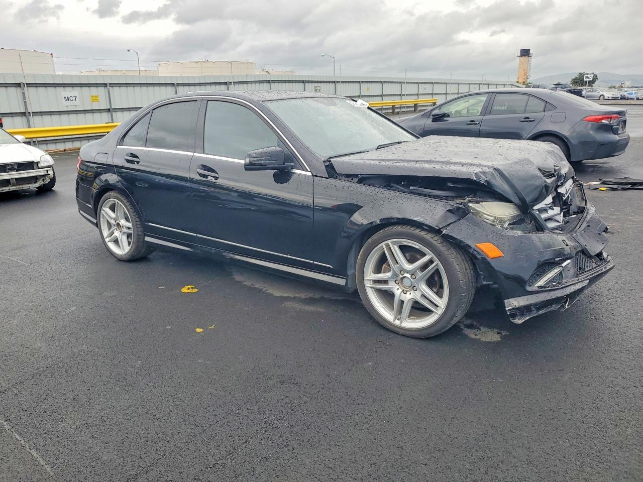 2011 Mercedes-benz C 300 Black vin: WDDGF5EB1BR134508