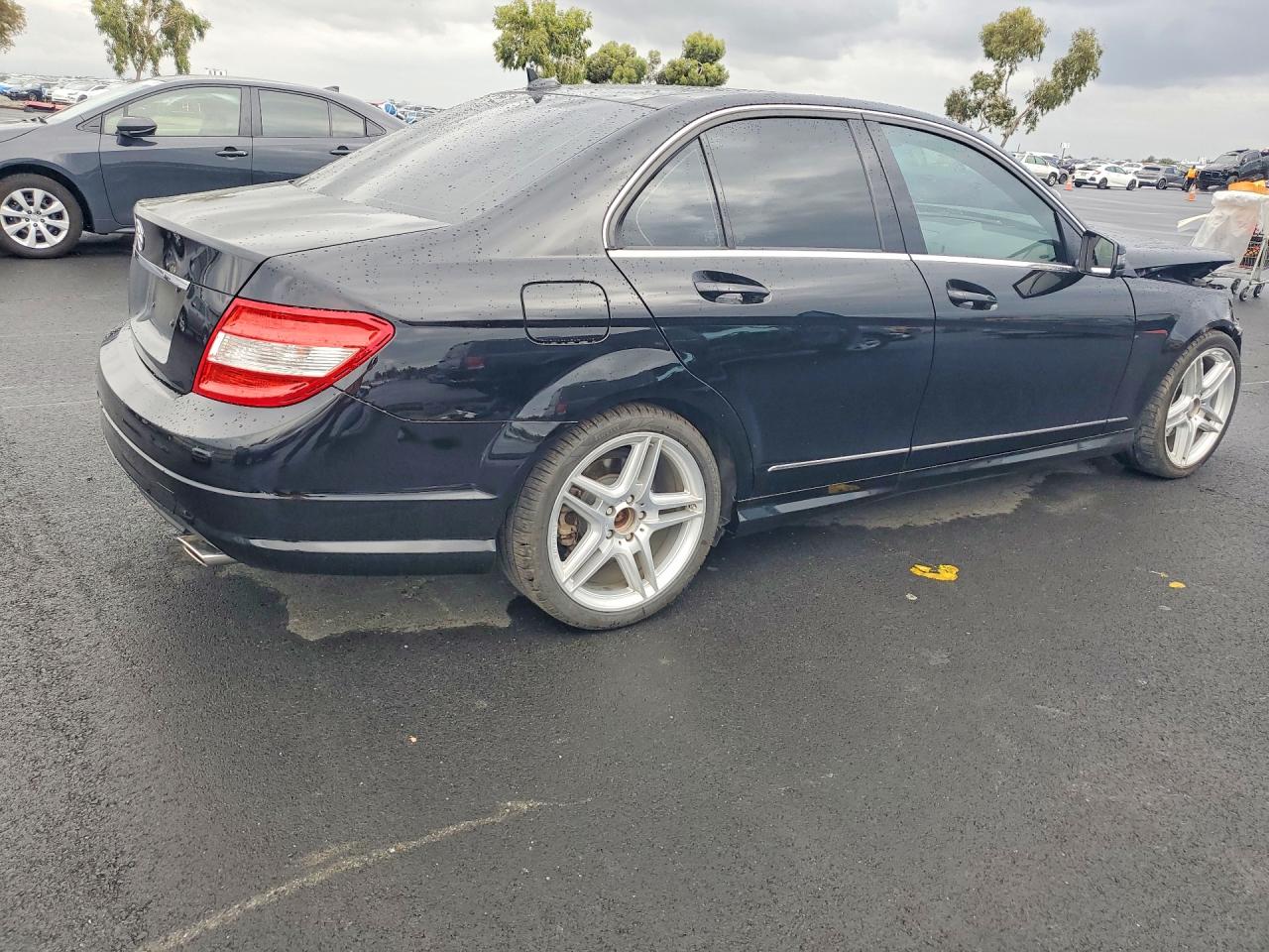 2011 Mercedes-benz C 300 Black vin: WDDGF5EB1BR134508