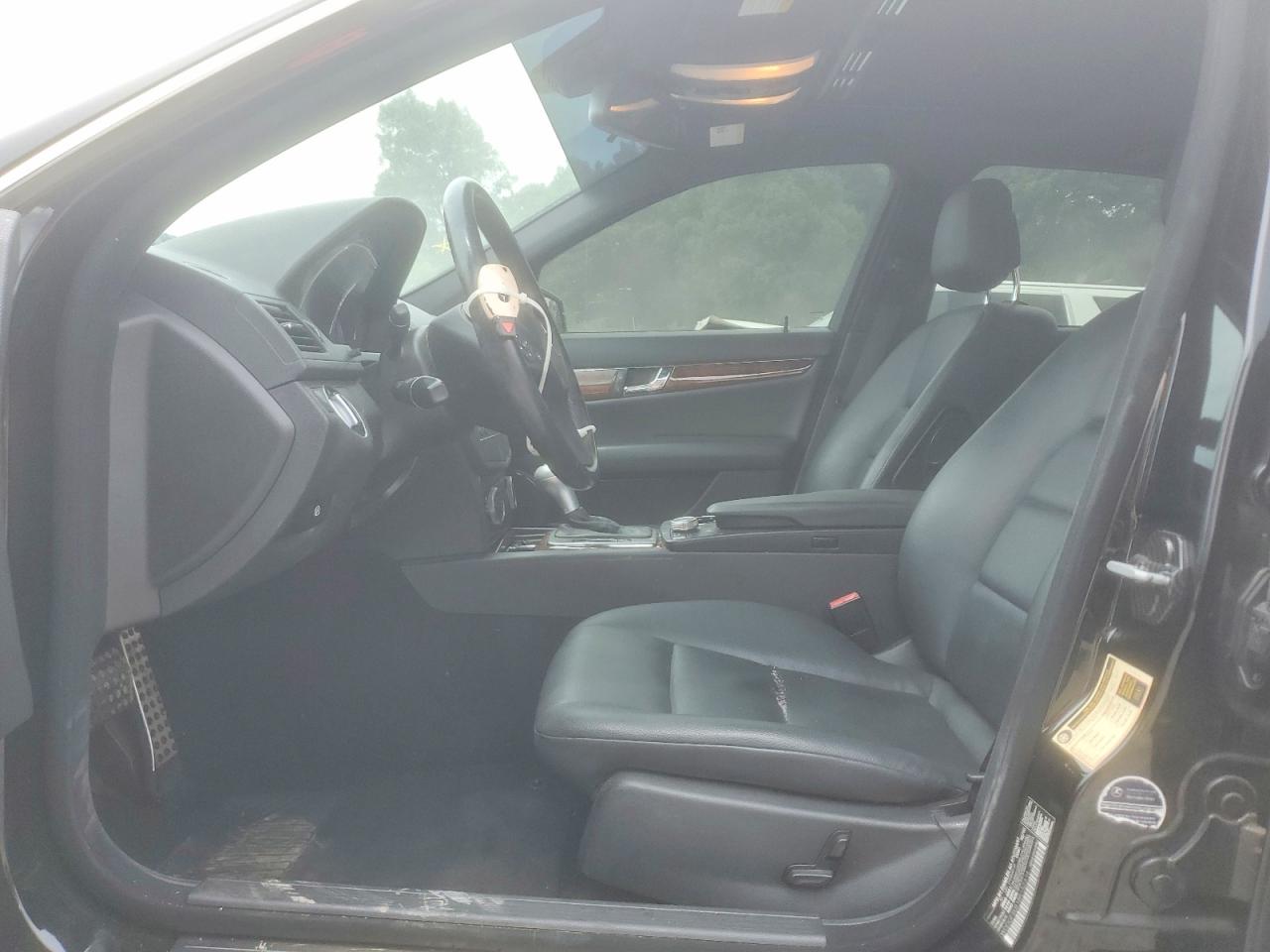 2011 Mercedes-benz C 300 Black vin: WDDGF5EB1BR152314