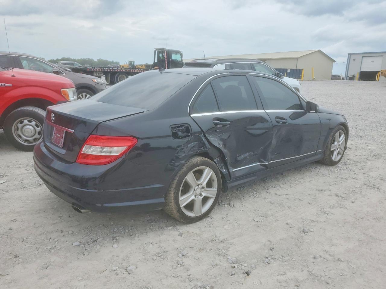 2011 Mercedes-benz C 300 Black vin: WDDGF5EB1BR152314