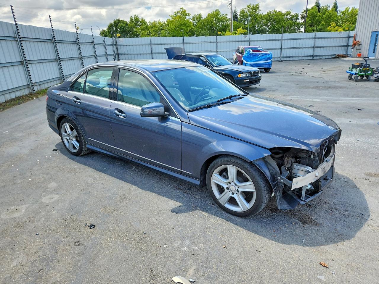 2011 Mercedes-benz C 300 Gray vin: WDDGF5EB1BR174877