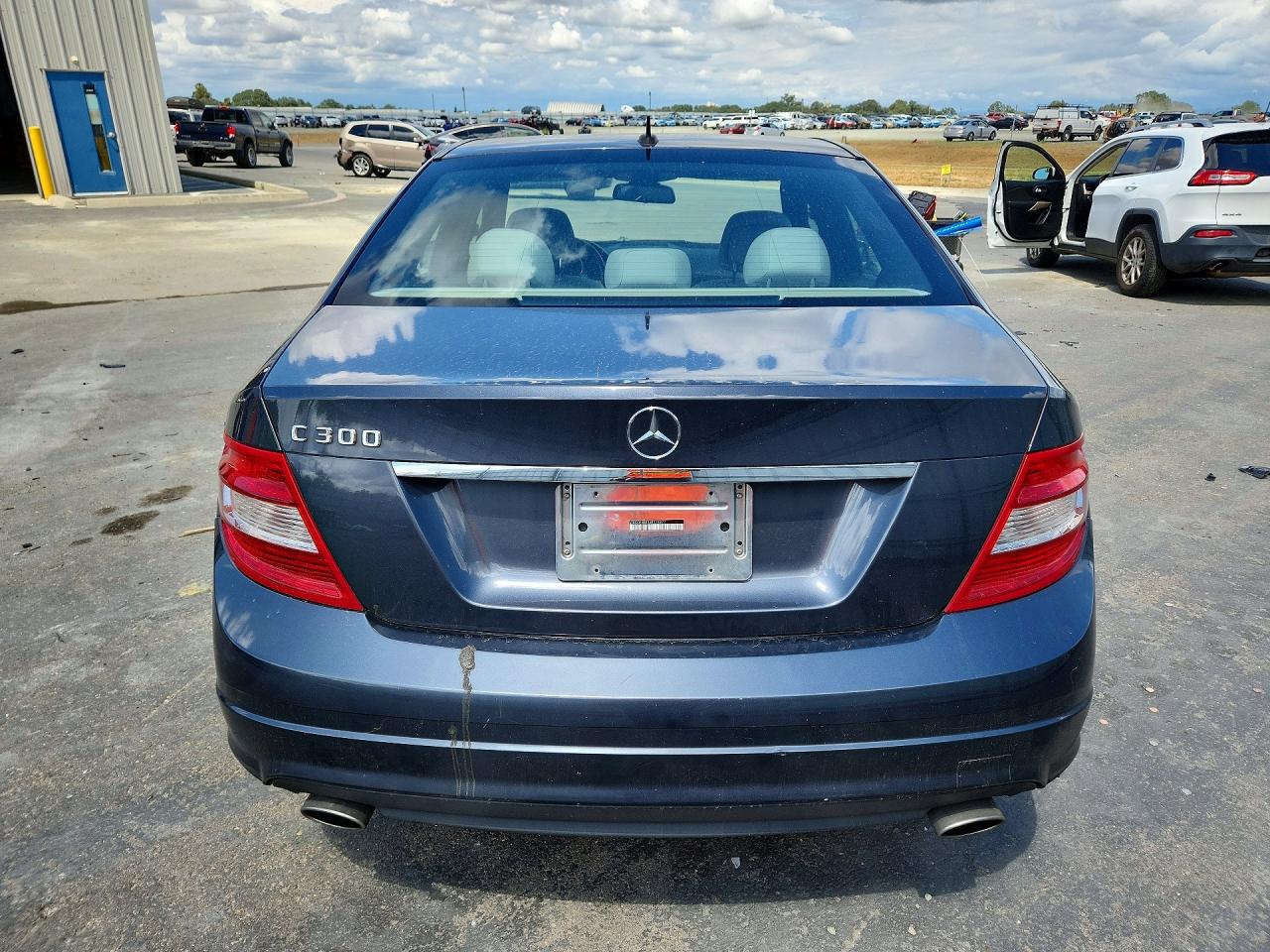 2011 Mercedes-benz C 300 Gray vin: WDDGF5EB1BR174877