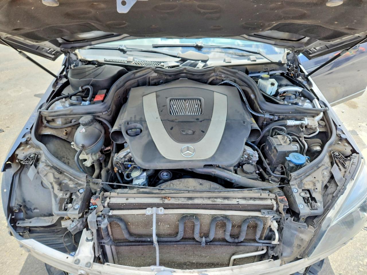 2011 Mercedes-benz C 300 Gray vin: WDDGF5EB1BR174877