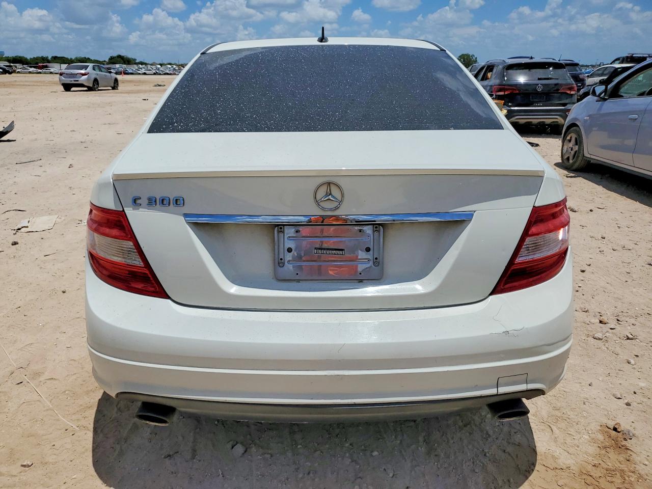 2011 Mercedes-benz C 300 White vin: WDDGF5EB1BR182655