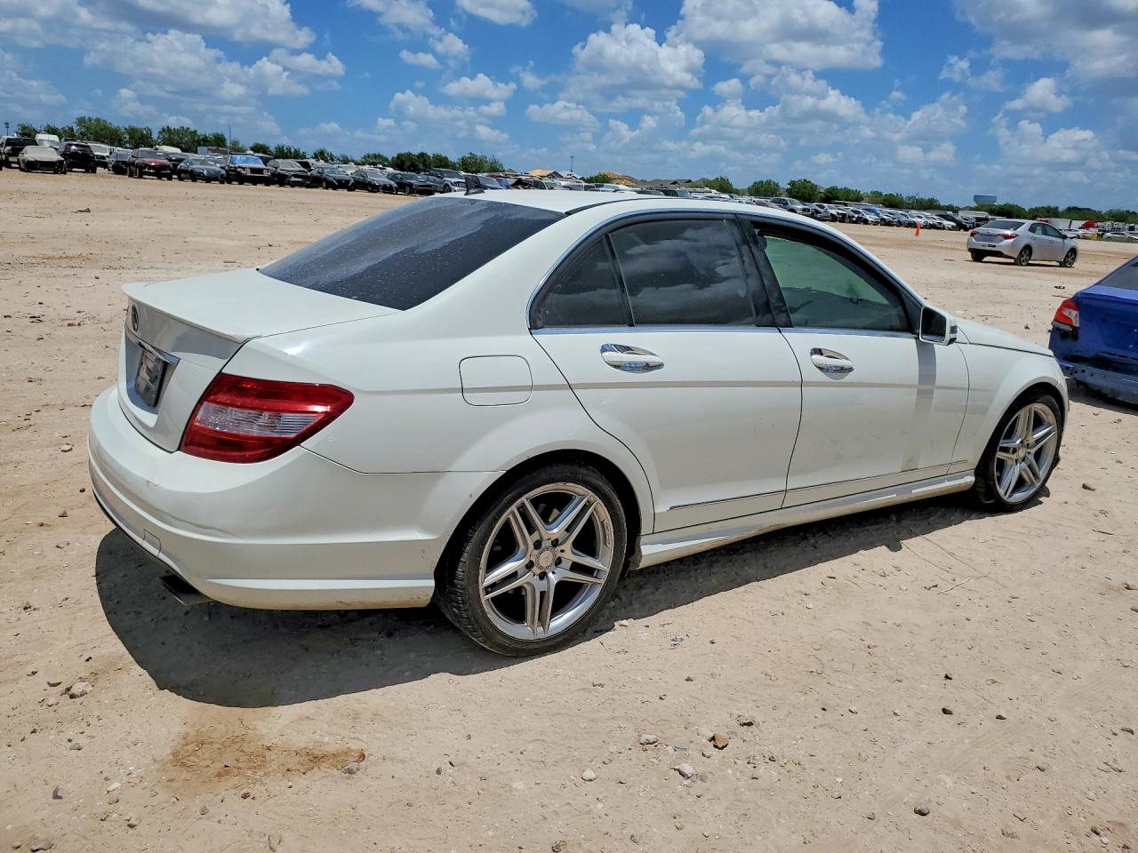 2011 Mercedes-benz C 300 White vin: WDDGF5EB1BR182655