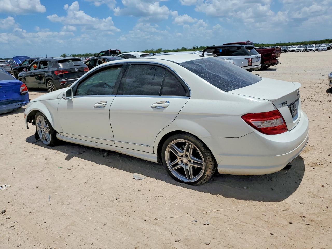 2011 Mercedes-benz C 300 White vin: WDDGF5EB1BR182655