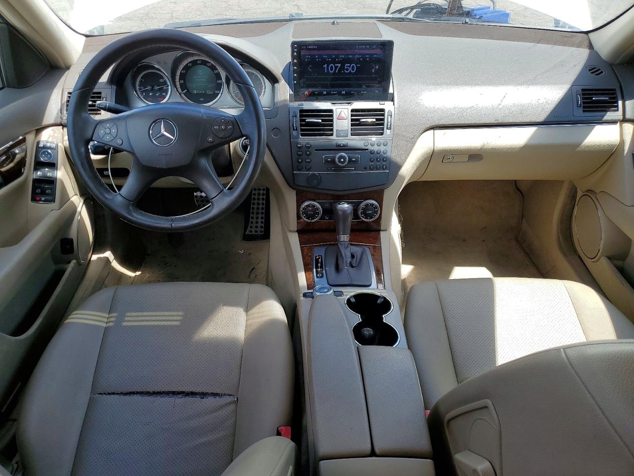 2010 Mercedes-benz C 300 Белый vin: WDDGF5EB2AF360721