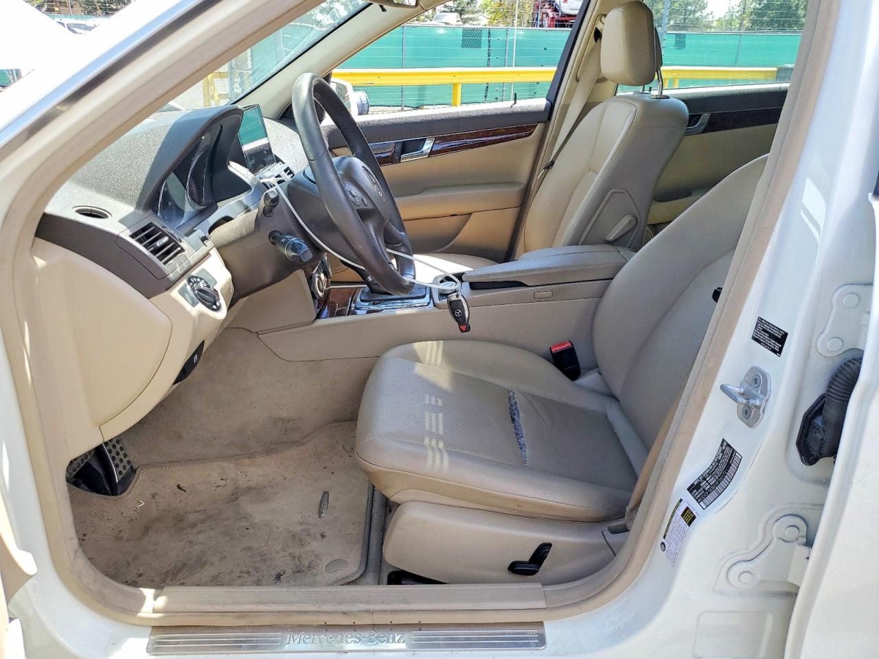 2010 Mercedes-benz C 300 Белый vin: WDDGF5EB2AF360721