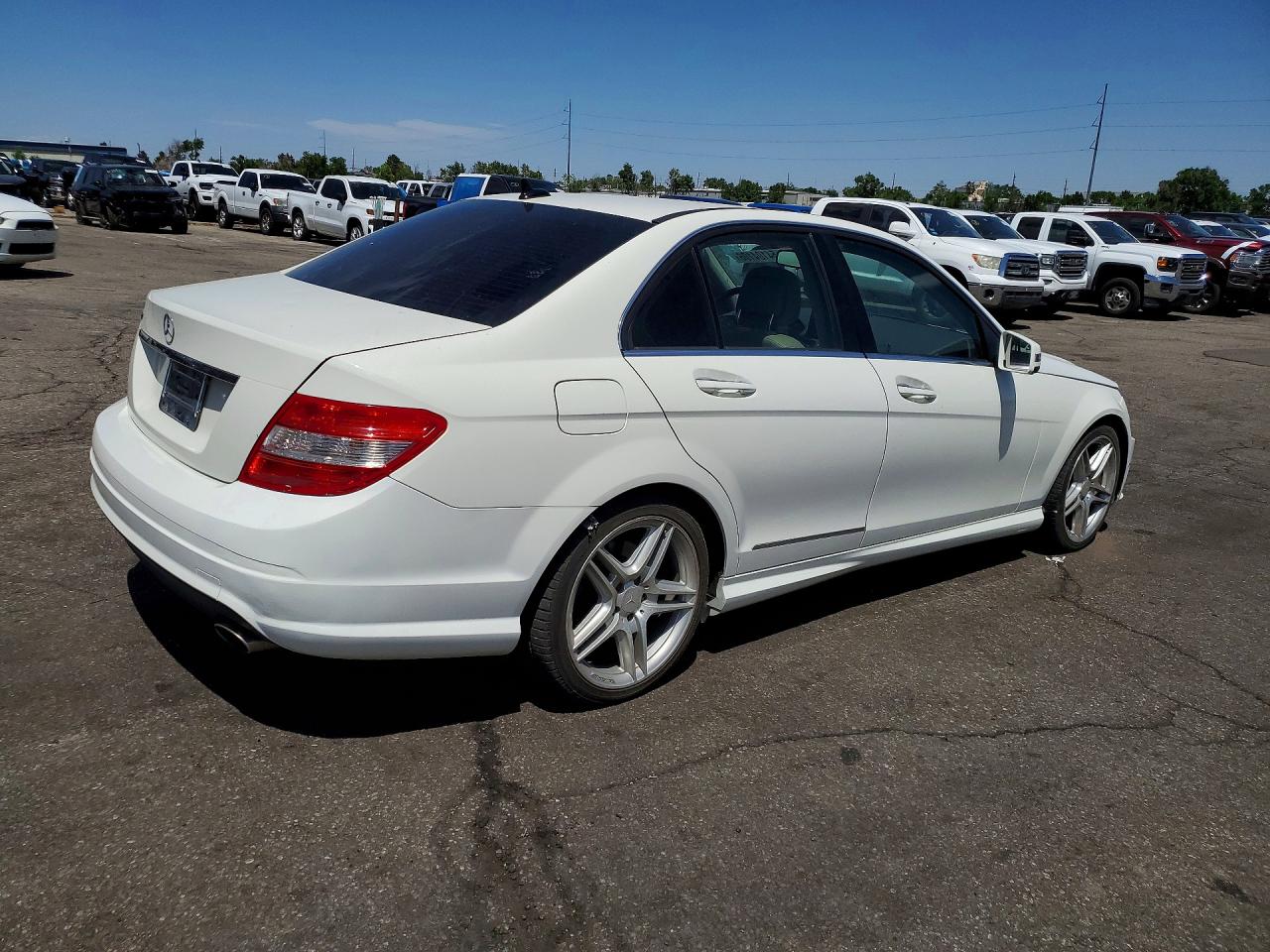2010 Mercedes-benz C 300 Белый vin: WDDGF5EB2AF360721