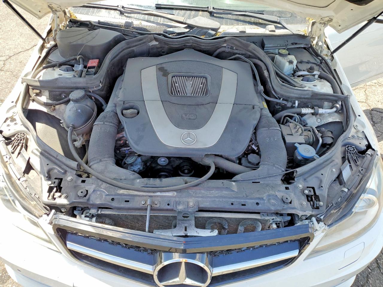 2010 Mercedes-benz C 300 Белый vin: WDDGF5EB2AF360721