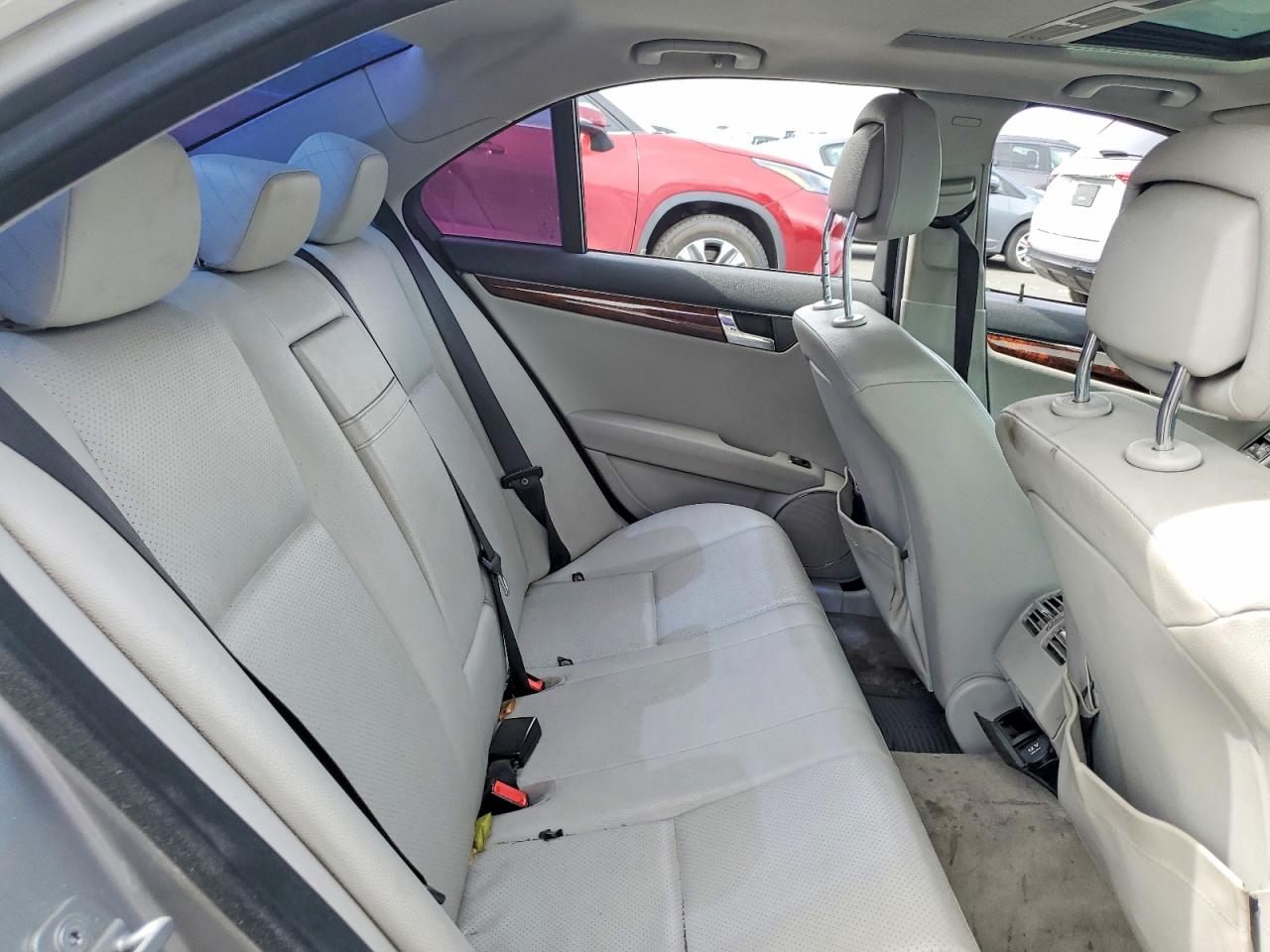 2010 Mercedes-benz C 300 Silver vin: WDDGF5EB2AF436163