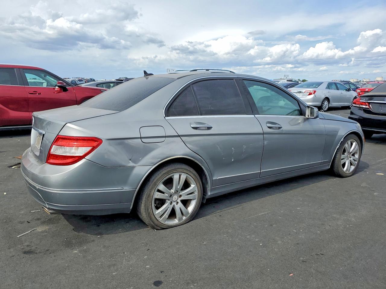 2010 Mercedes-benz C 300 Silver vin: WDDGF5EB2AF436163