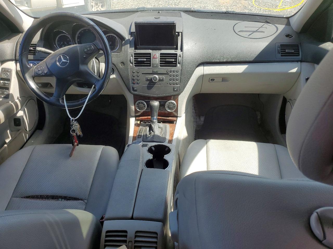 2010 Mercedes-benz C 300 Silver vin: WDDGF5EB2AF436163