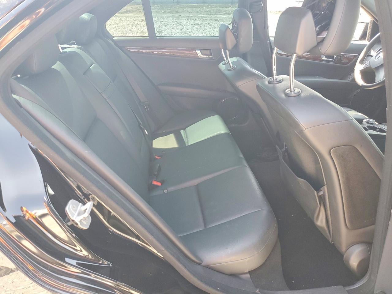 2010 Mercedes-benz C 300 Black vin: WDDGF5EB2AR104139