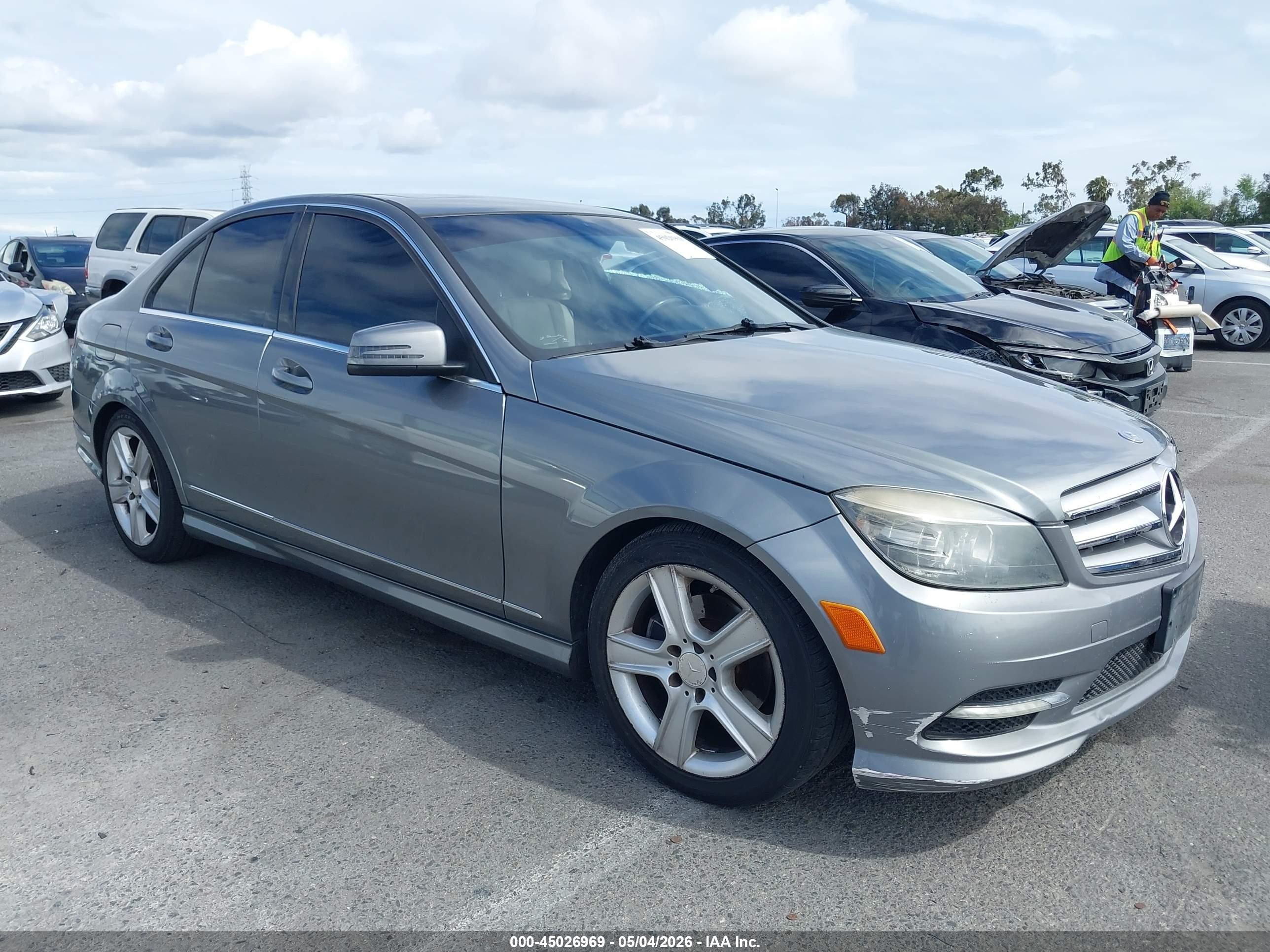 2011 Mercedes-benz C 300 Luxury/sport Silver vin: WDDGF5EB2BA466326