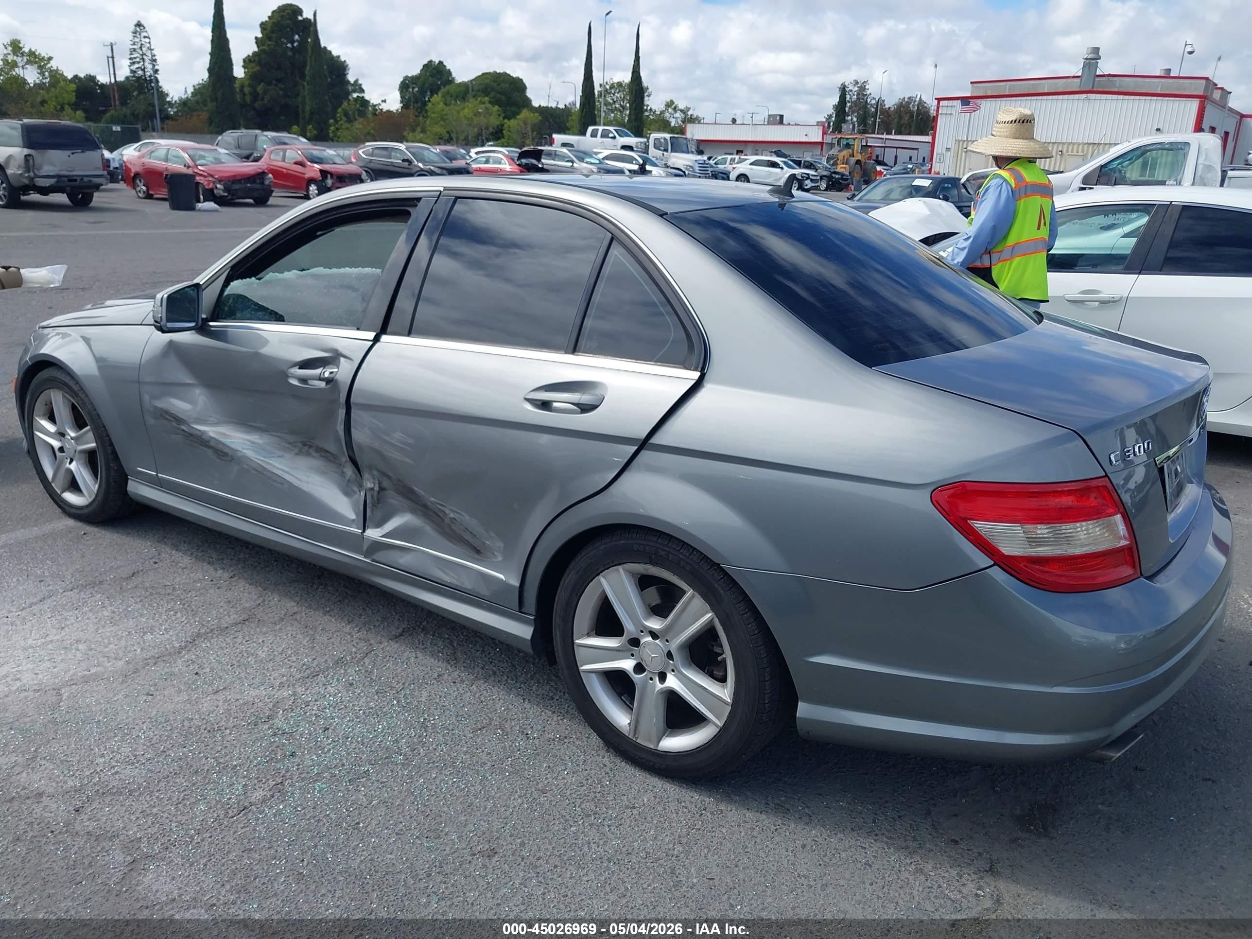 2011 Mercedes-benz C 300 Luxury/sport Silver vin: WDDGF5EB2BA466326