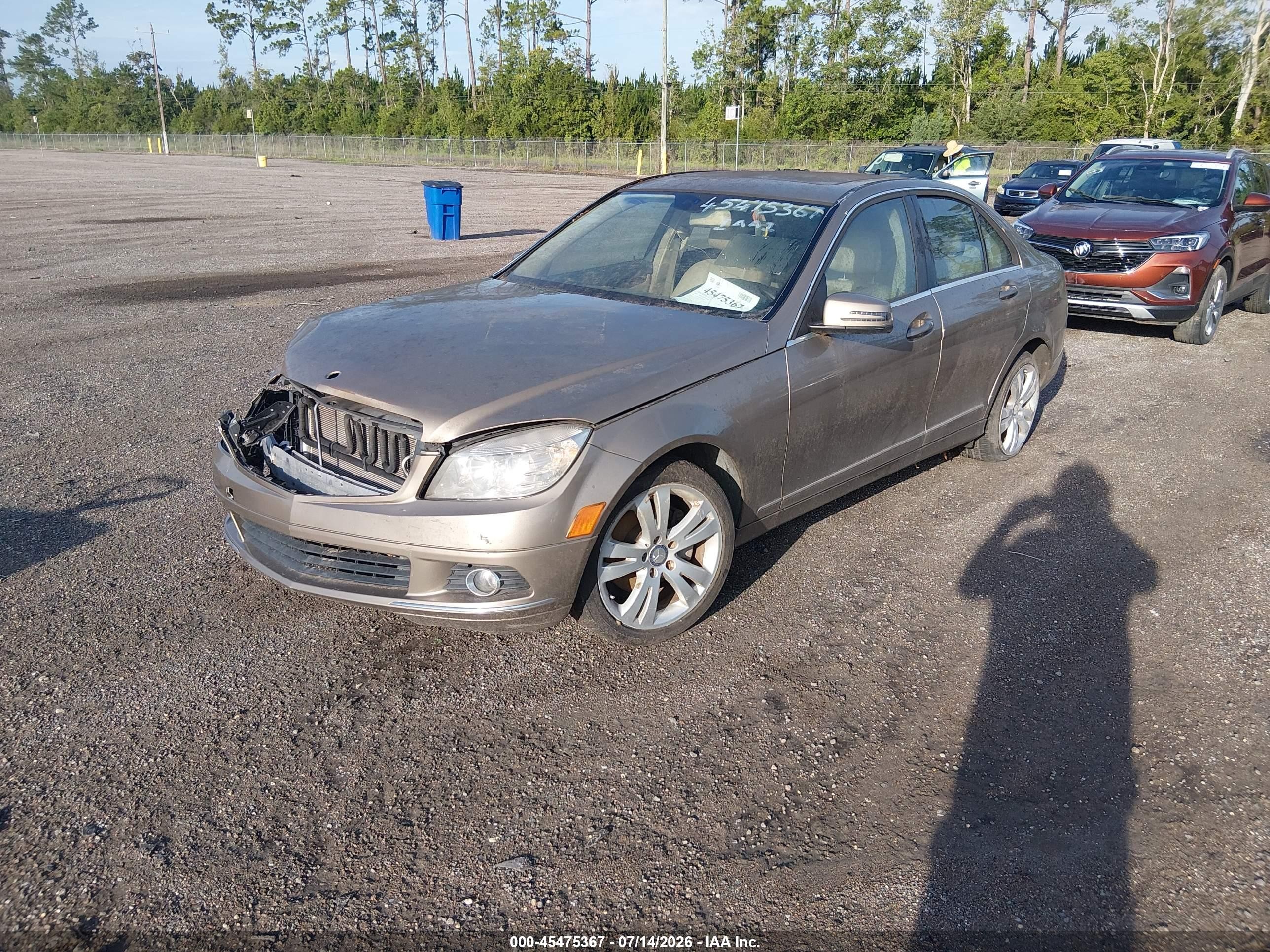 2011 Mercedes-benz C 300 Beige vin: WDDGF5EB2BA466455