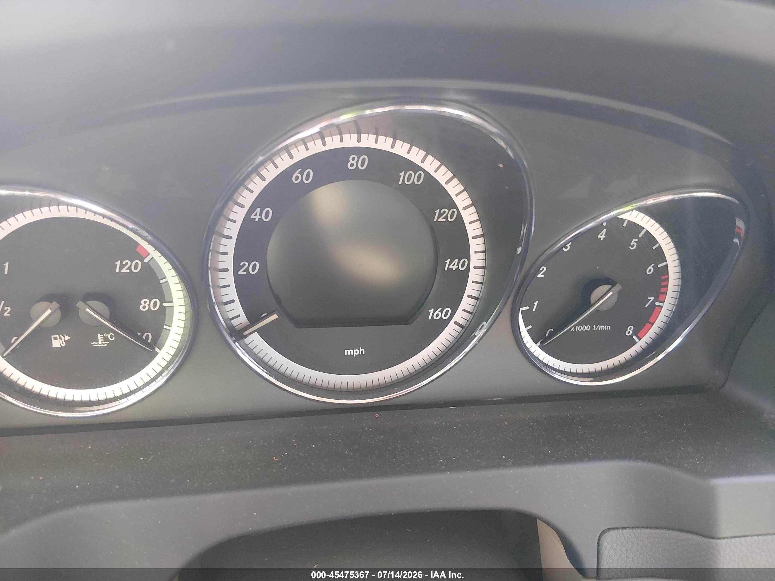 2011 Mercedes-benz C 300 Beige vin: WDDGF5EB2BA466455