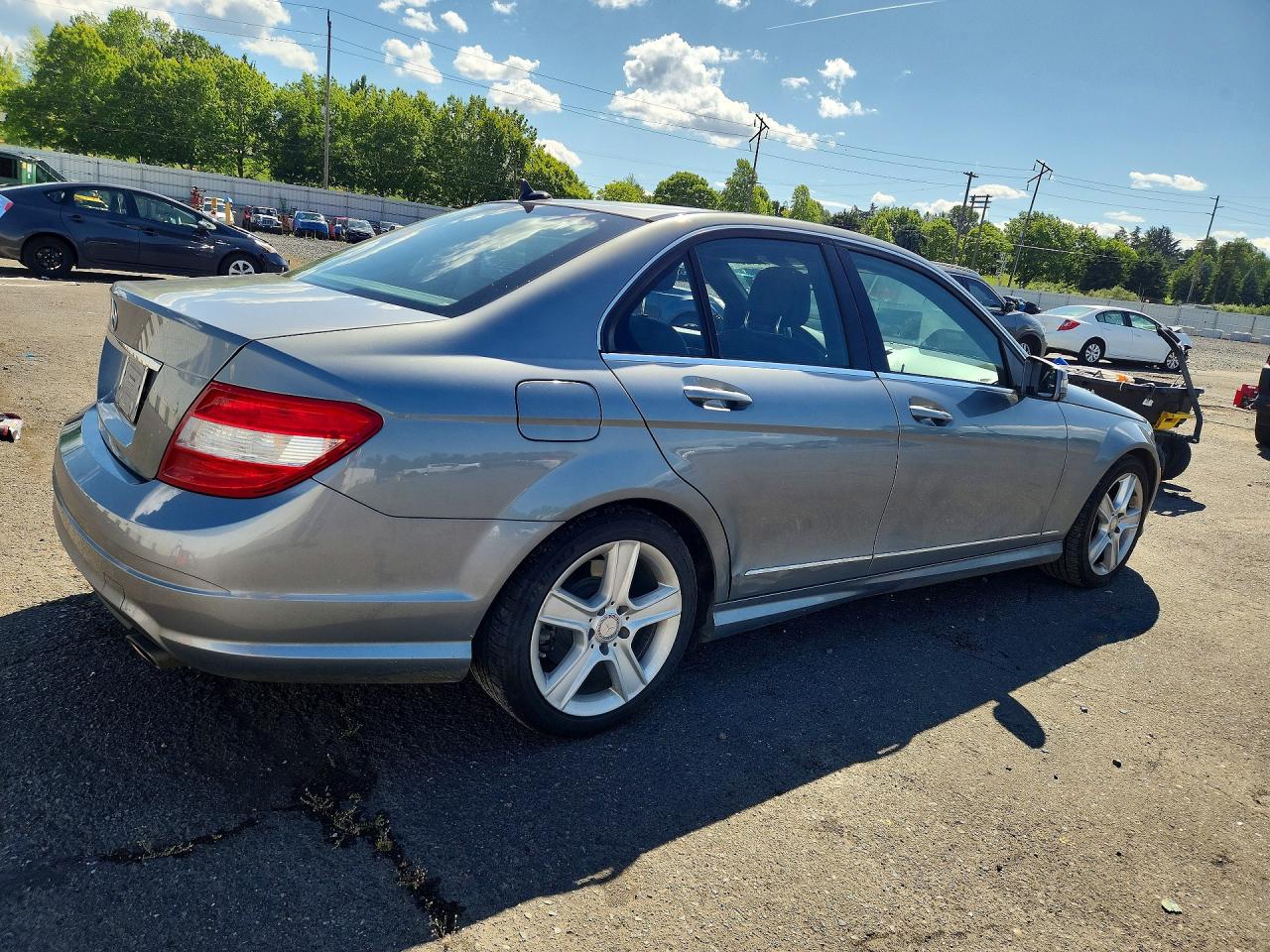 2011 Mercedes-benz C 300 Silver vin: WDDGF5EB2BA514746