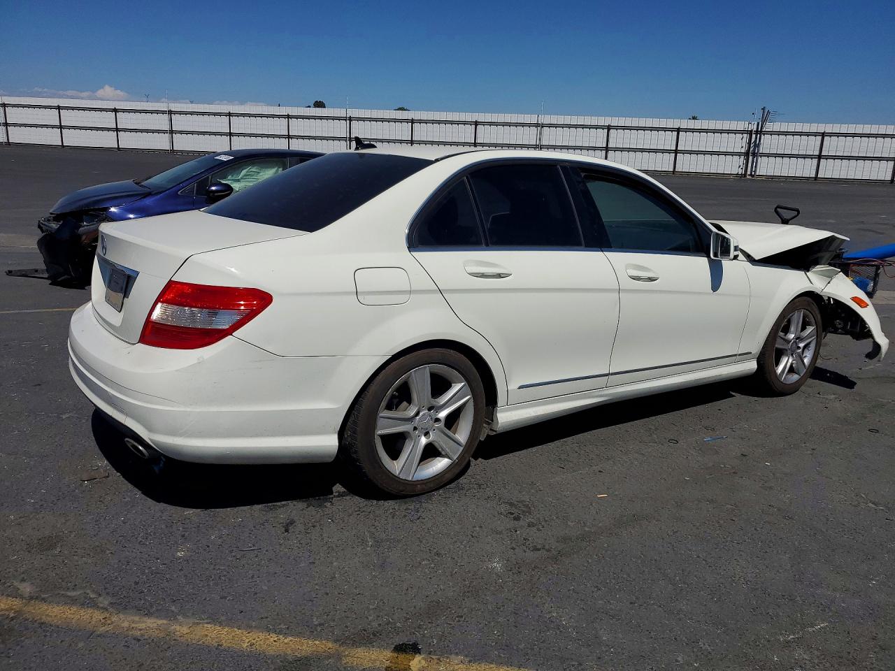 2011 Mercedes-benz C White vin: WDDGF5EB2BA515749