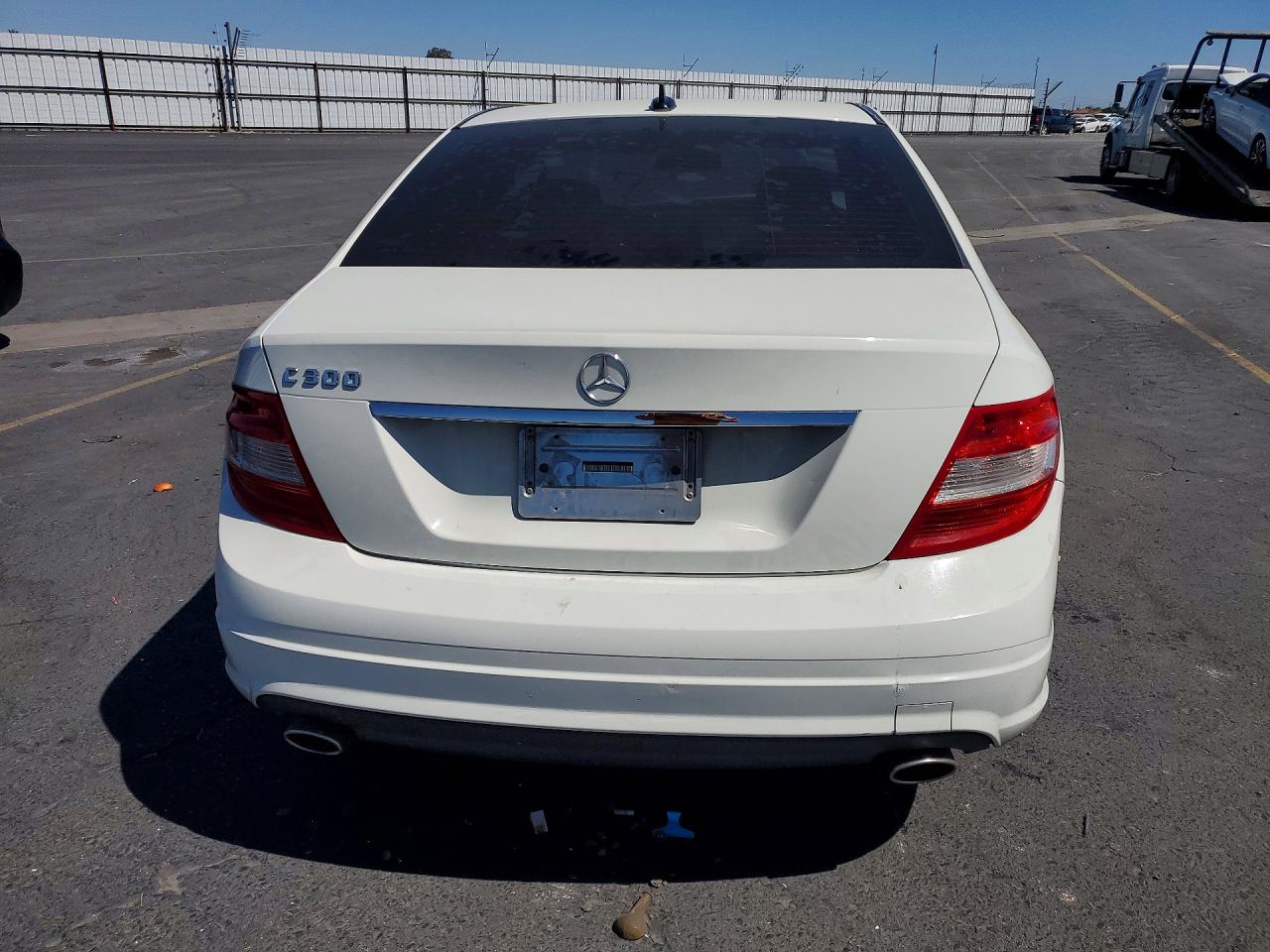 2011 Mercedes-benz C White vin: WDDGF5EB2BA515749
