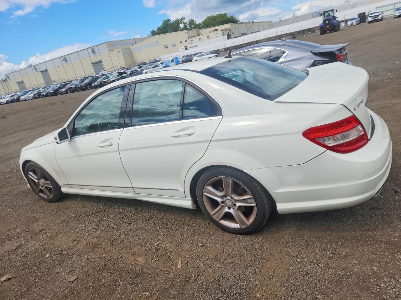 2011 Mercedes-benz C 300 White vin: WDDGF5EB2BA516190