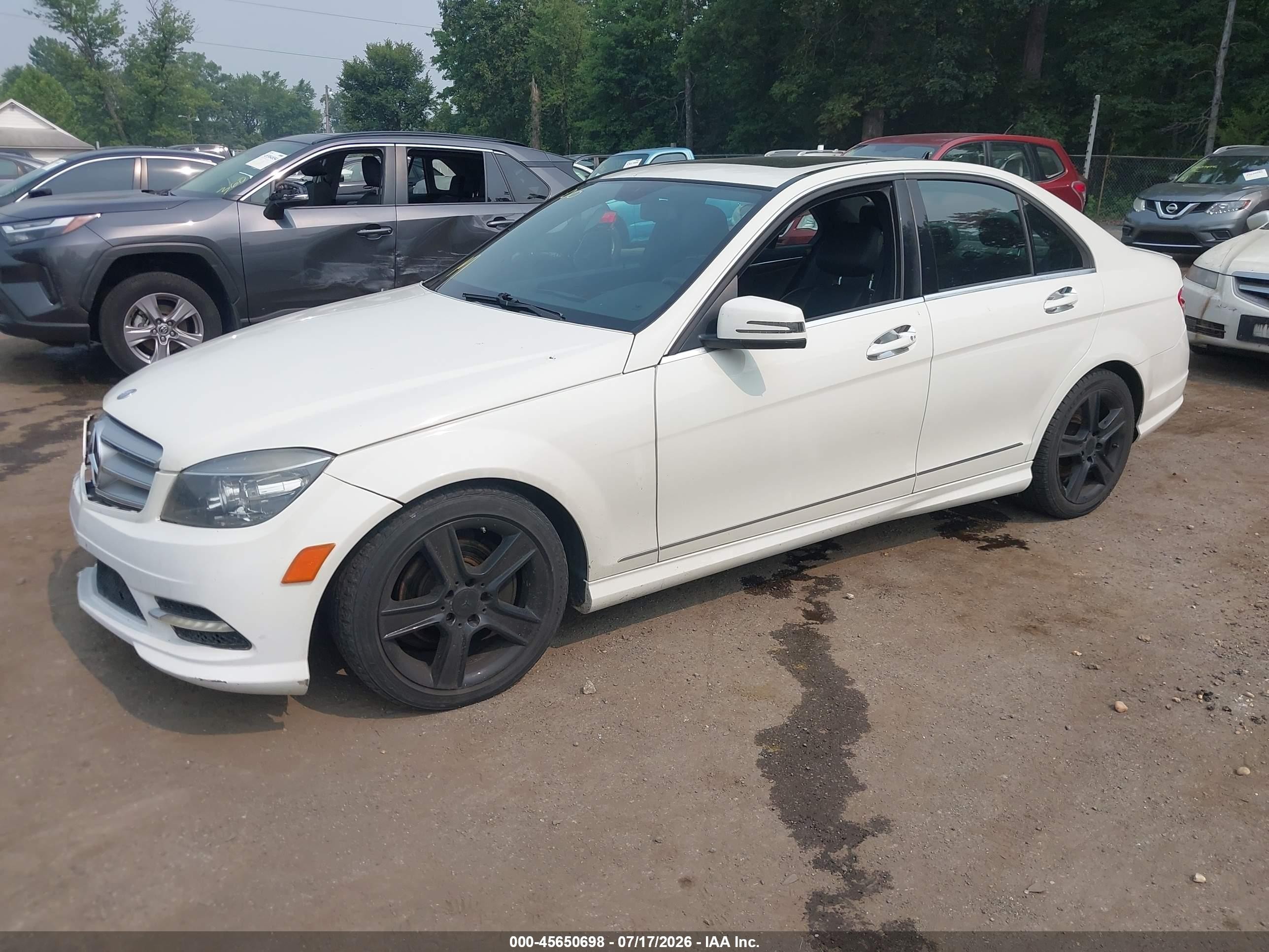 2011 Mercedes-benz C 300 Luxury/sport White vin: WDDGF5EB2BA516416