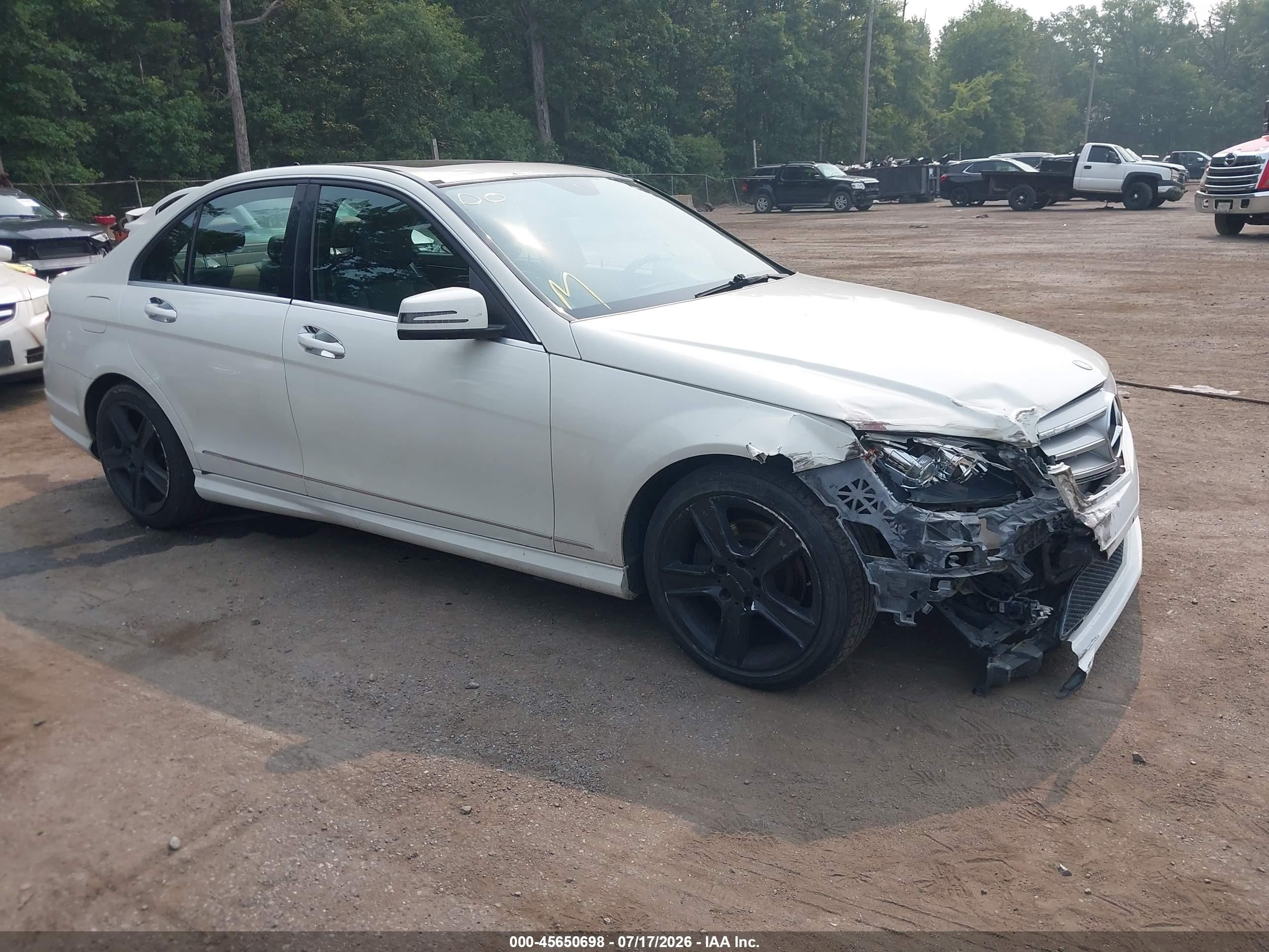 2011 Mercedes-benz C 300 Luxury/sport White vin: WDDGF5EB2BA516416
