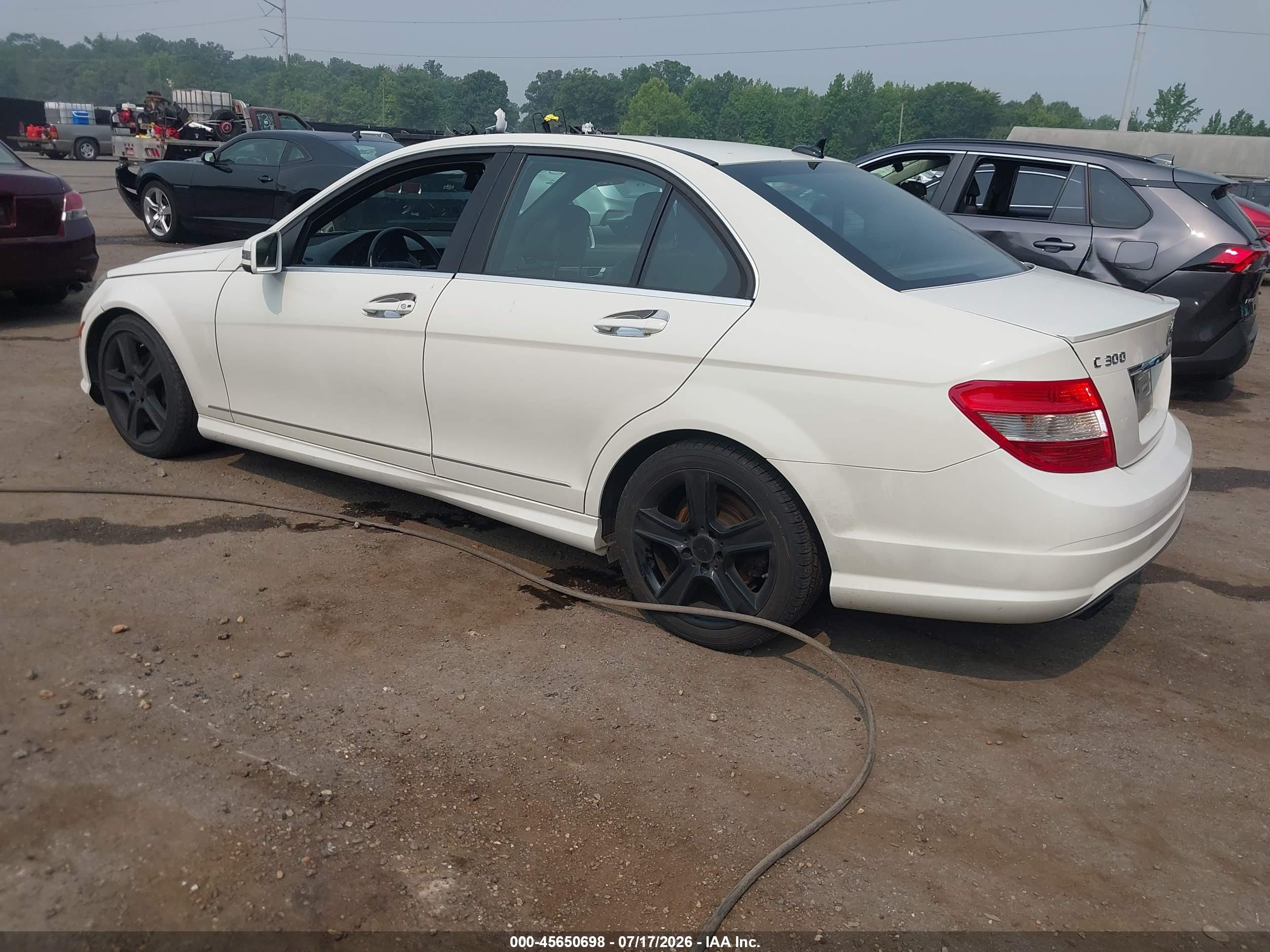 2011 Mercedes-benz C 300 Luxury/sport White vin: WDDGF5EB2BA516416