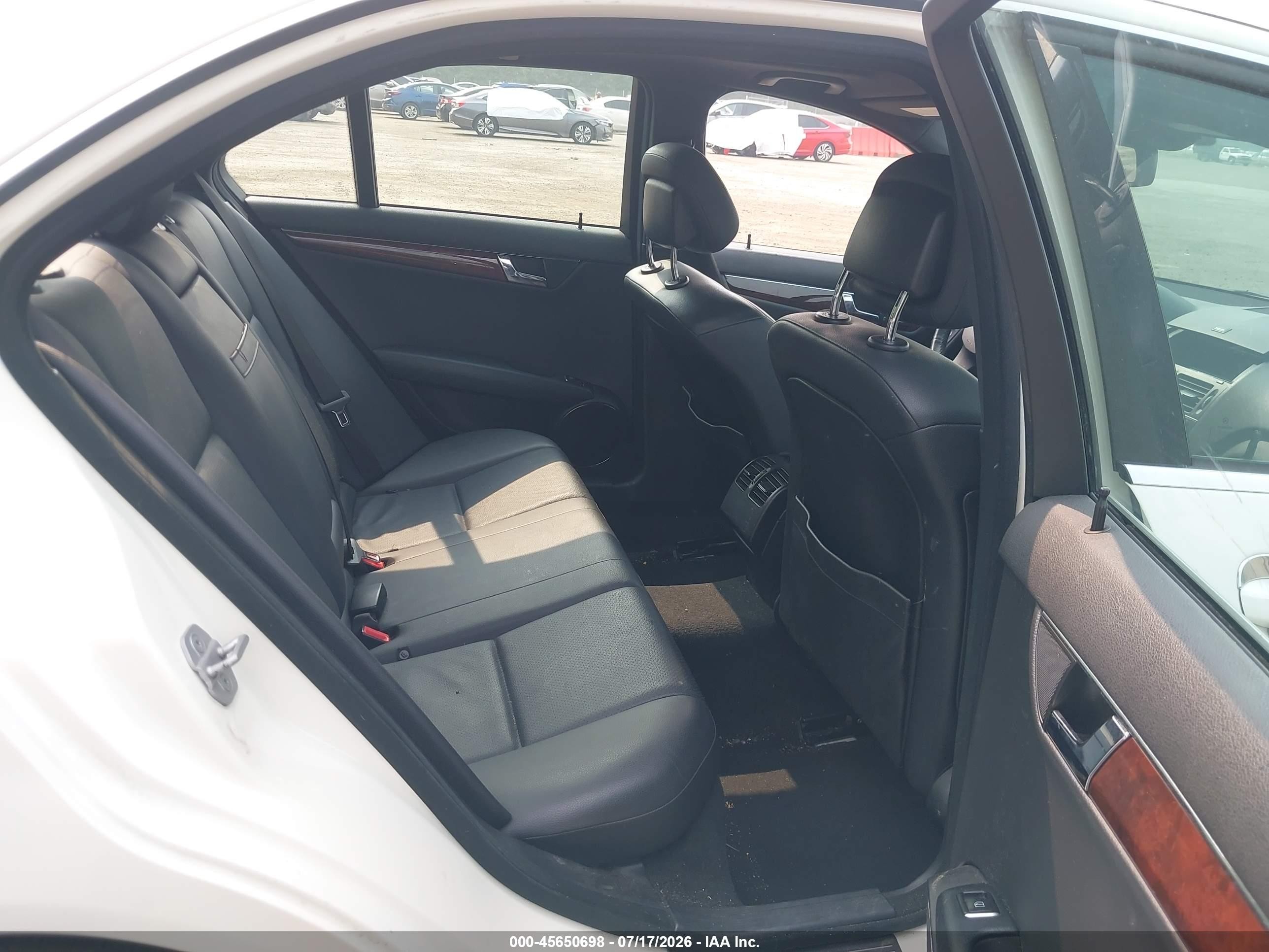 2011 Mercedes-benz C 300 Luxury/sport White vin: WDDGF5EB2BA516416