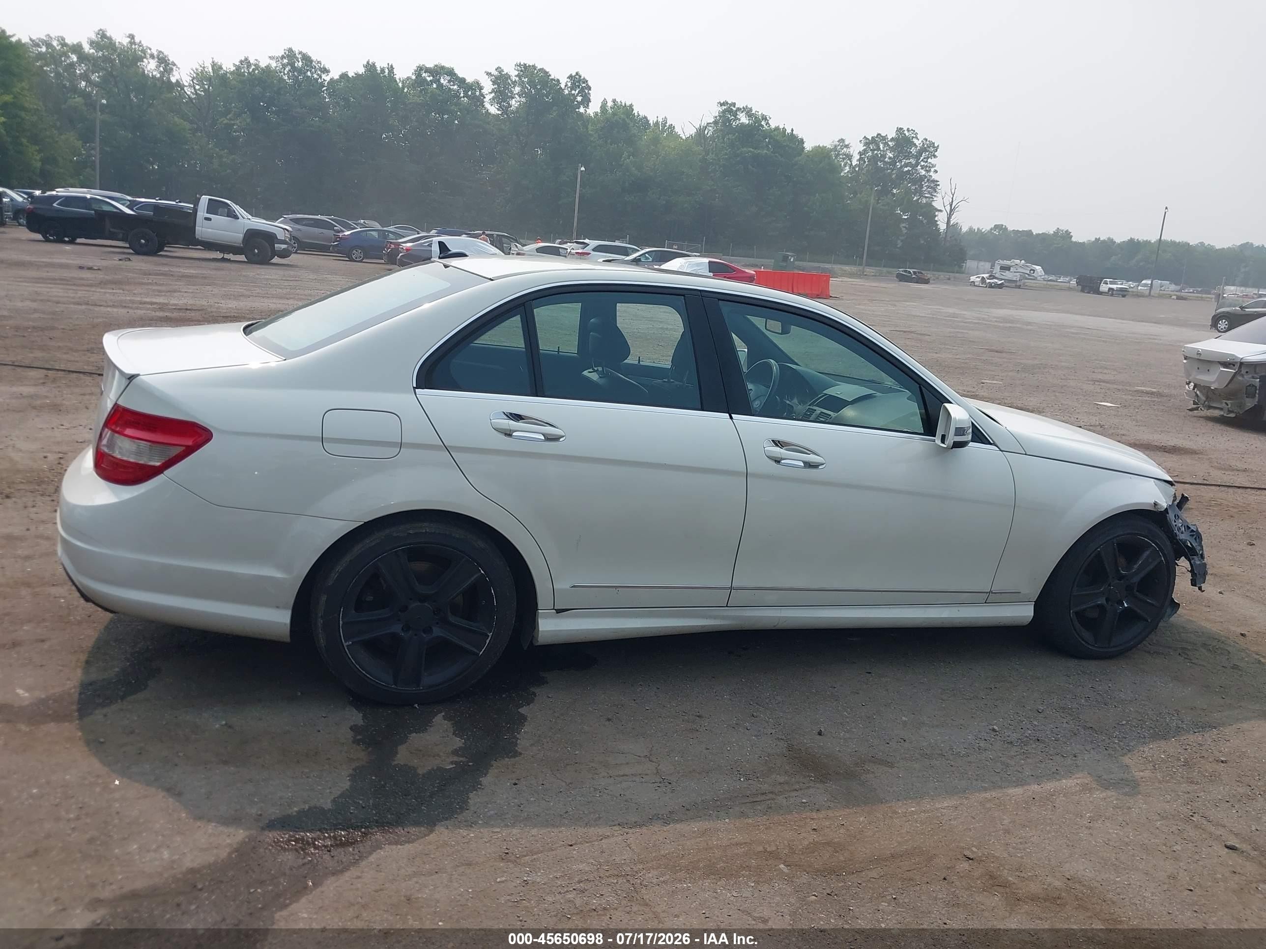 2011 Mercedes-benz C 300 Luxury/sport White vin: WDDGF5EB2BA516416