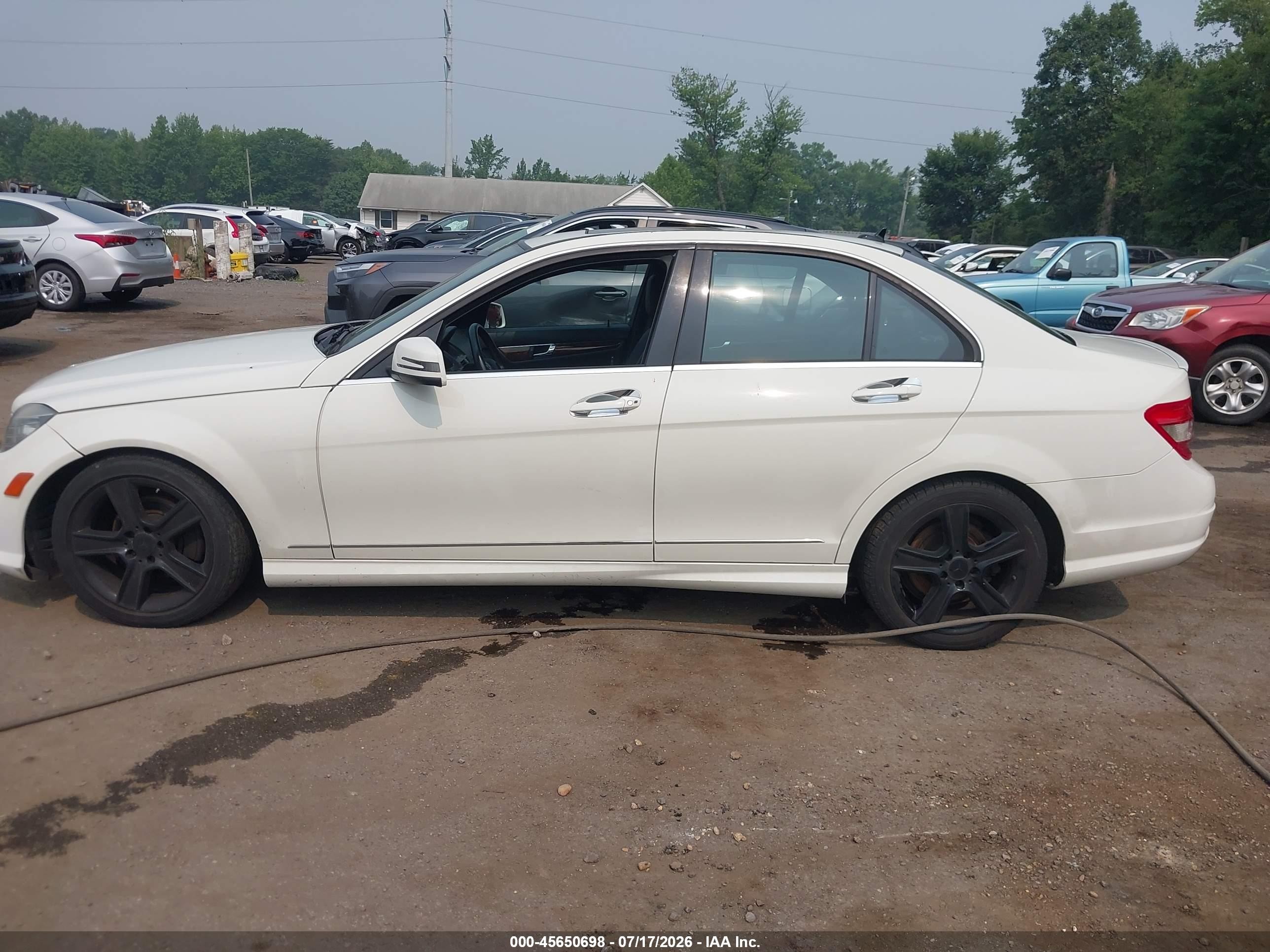2011 Mercedes-benz C 300 Luxury/sport White vin: WDDGF5EB2BA516416
