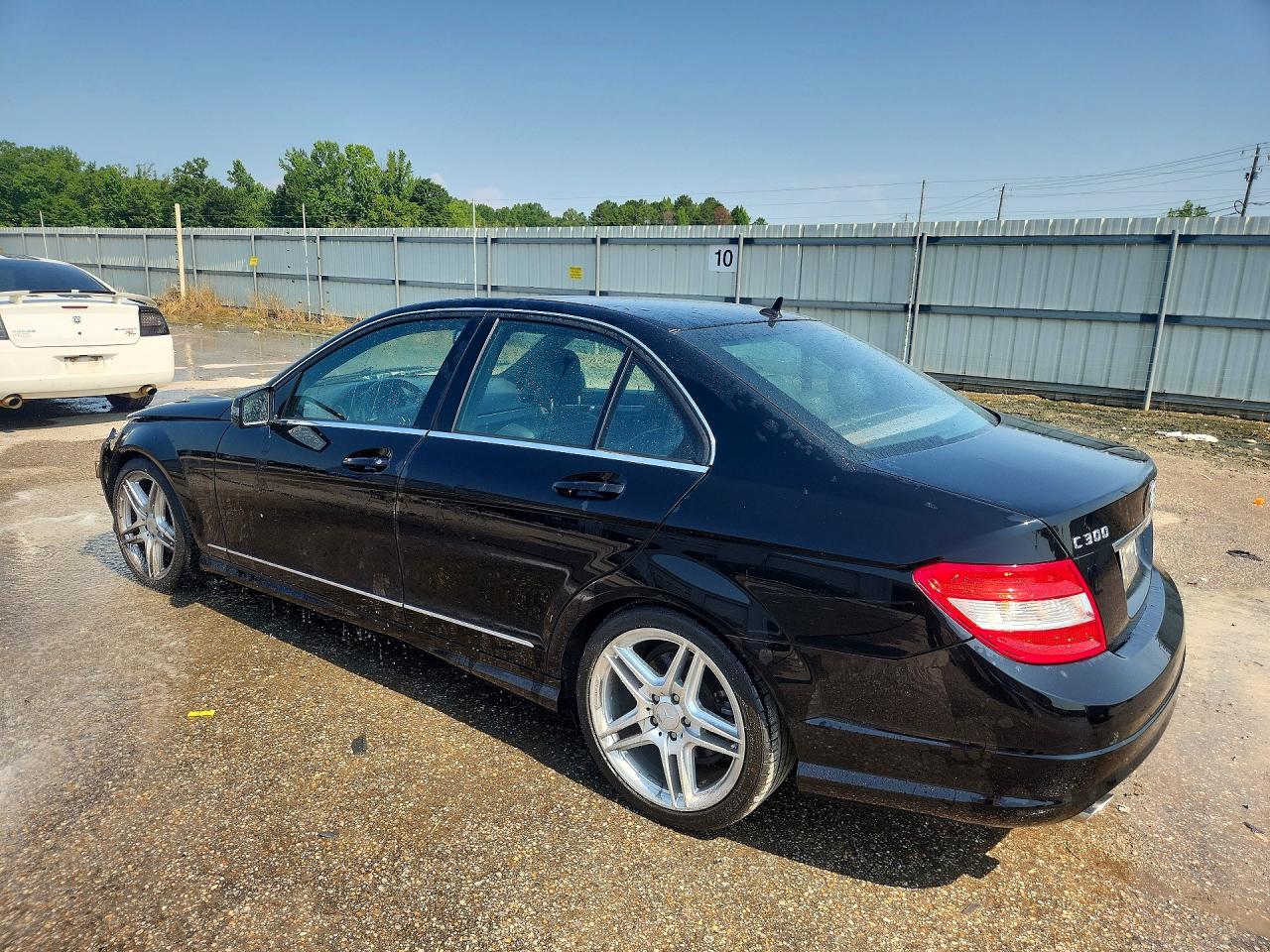 2011 Mercedes-benz C 300 Черный vin: WDDGF5EB2BA522054