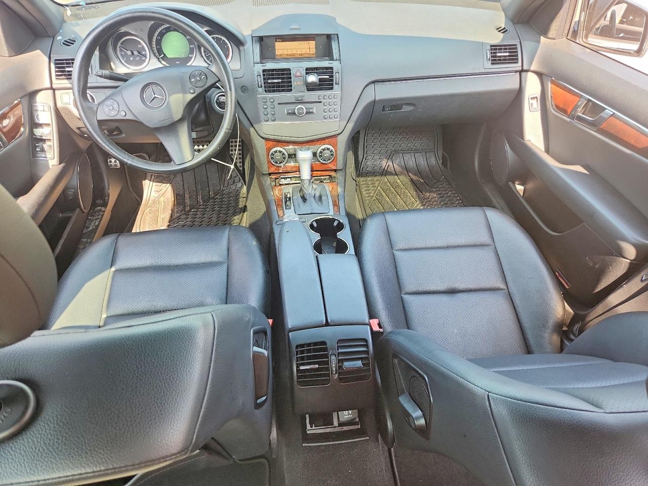 2011 Mercedes-benz C 300 Черный vin: WDDGF5EB2BA522054