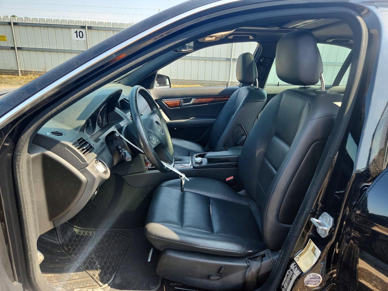 2011 Mercedes-benz C 300 Черный vin: WDDGF5EB2BA522054