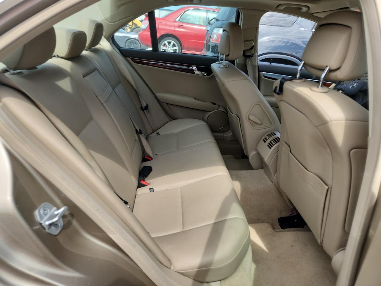 2011 Mercedes-benz C 300 Tan vin: WDDGF5EB2BA522541